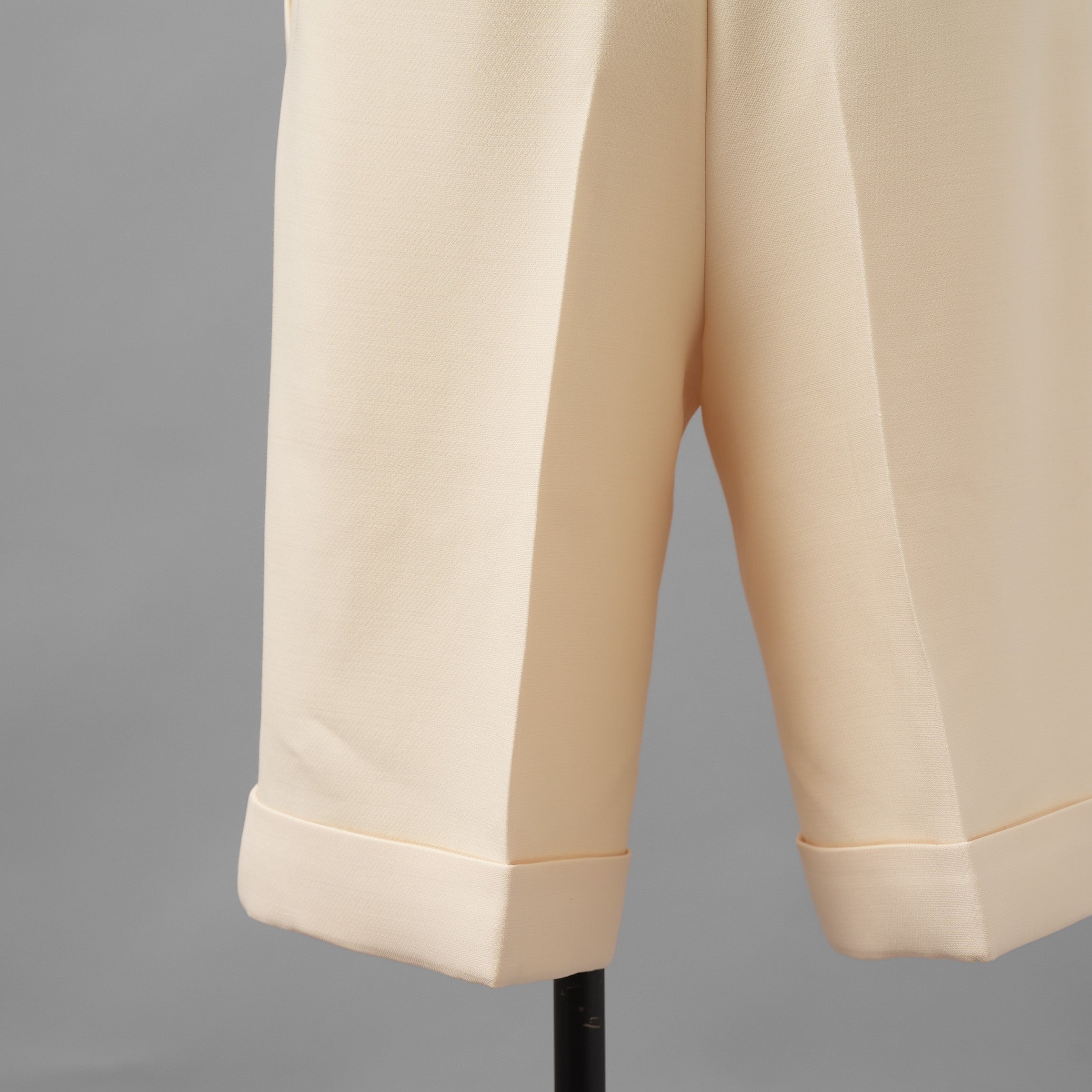 Christiab DIor クリスチャンディオール / 美品 22SS ショートパンツ バミューダパンツ/ 211P33A1166 / size 40 (NATURAL) レディース
