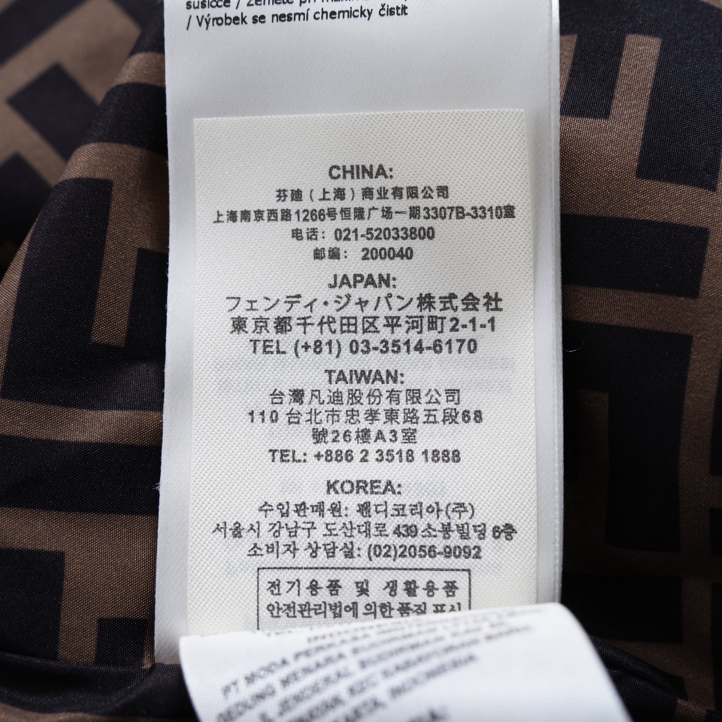 FENDIフェンディ / 20AW クロップド丈 ナイロン ウィンドブレーカー / FAA490 ADHQ / size M (BLACK) レディース
