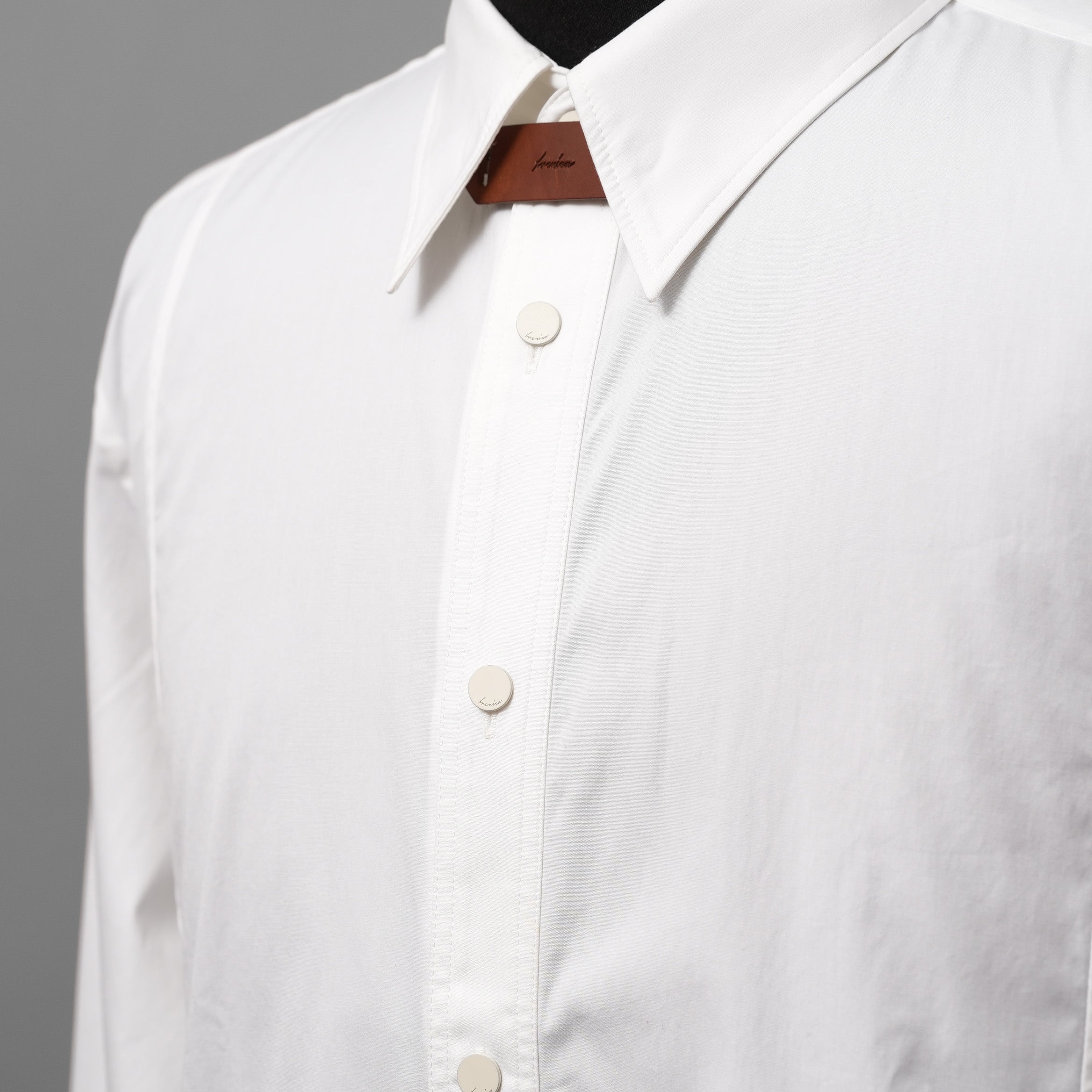 IRENISA イレニサ / 24SS FRONT PANEL SHIRT WITH LEATHER TAB 長袖シャツ / IH-24SS-B027-IM / size 3 (WHITE)