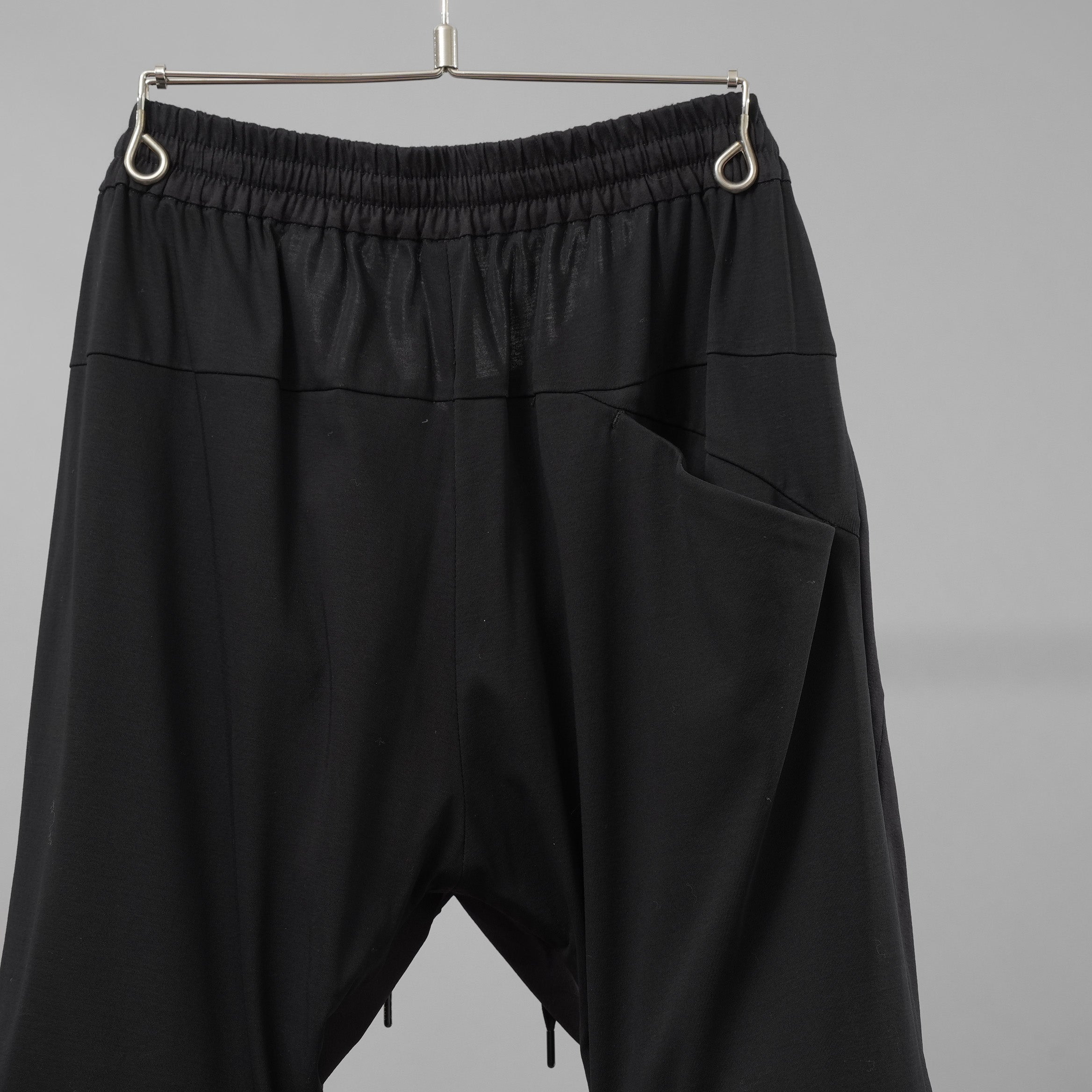 DEVOA デヴォア / 美品 24SS Slim pants water repellent polyester 4WAY ストレッチ 撥水 スリム パンツ / PTE-TBKS / size 2 (BLACK)