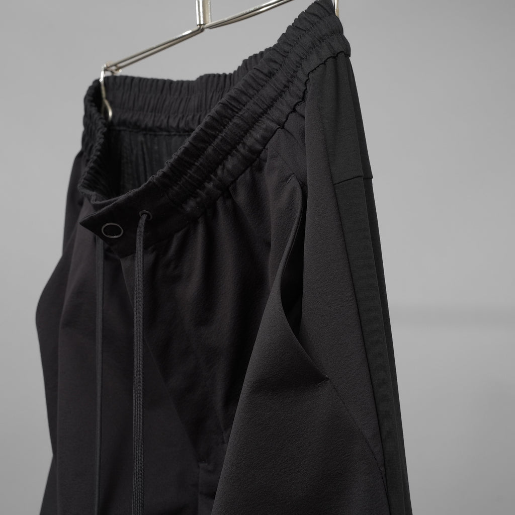 DEVOA デヴォア / 美品 24SS Slim pants water repellent polyester 4WAY ストレッチ 撥水 スリム パンツ / PTE-TBKS / size 2 (BLACK)