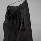 DEVOA デヴォア / 美品 24SS Slim pants water repellent polyester 4WAY ストレッチ 撥水 スリム パンツ / PTE-TBKS / size 2 (BLACK)