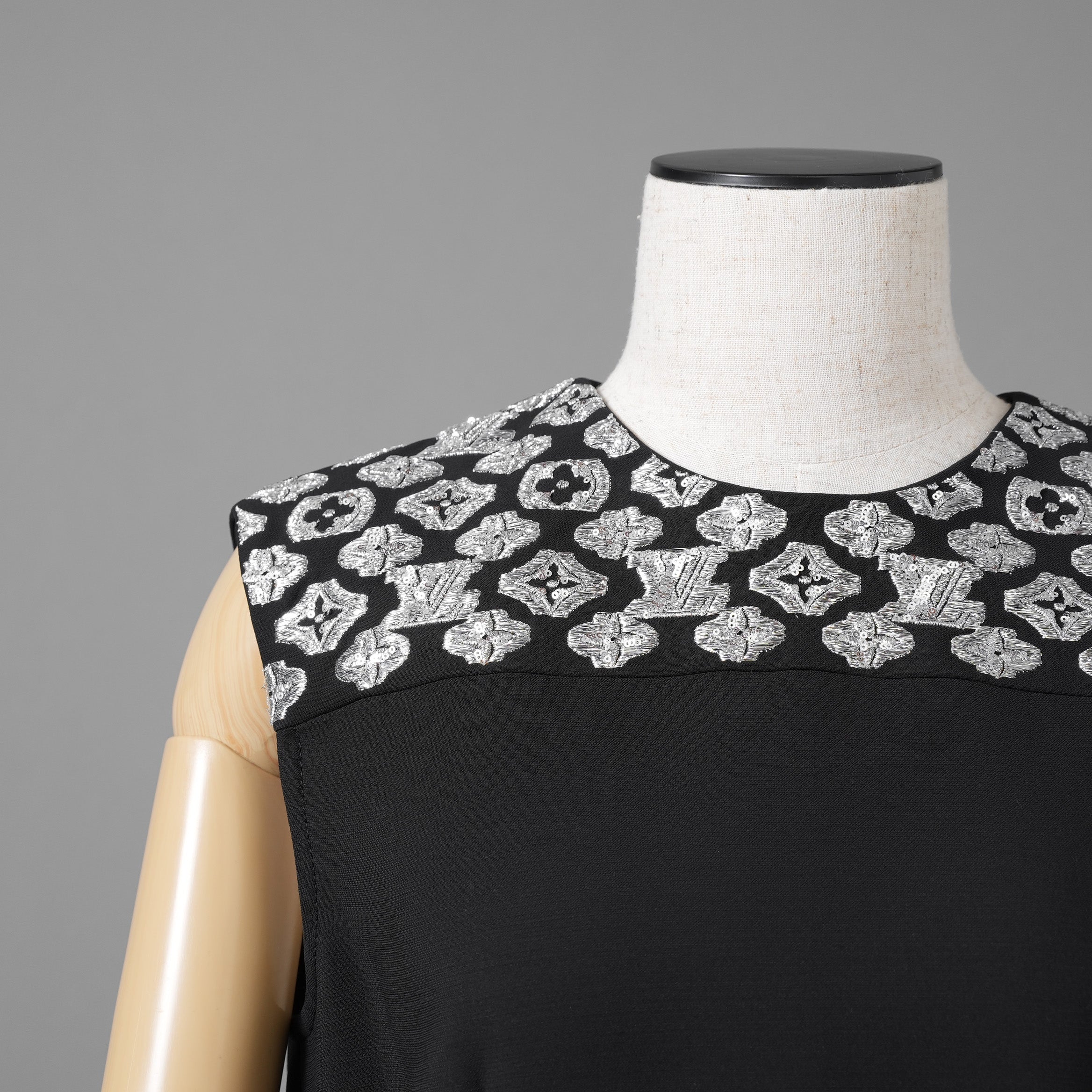 LOUIS VUITTON ルイヴィトン / 20AW 美品 モノグラム ノースリーブ ワンピース / RW202W / size 34 (BLACK) レディース