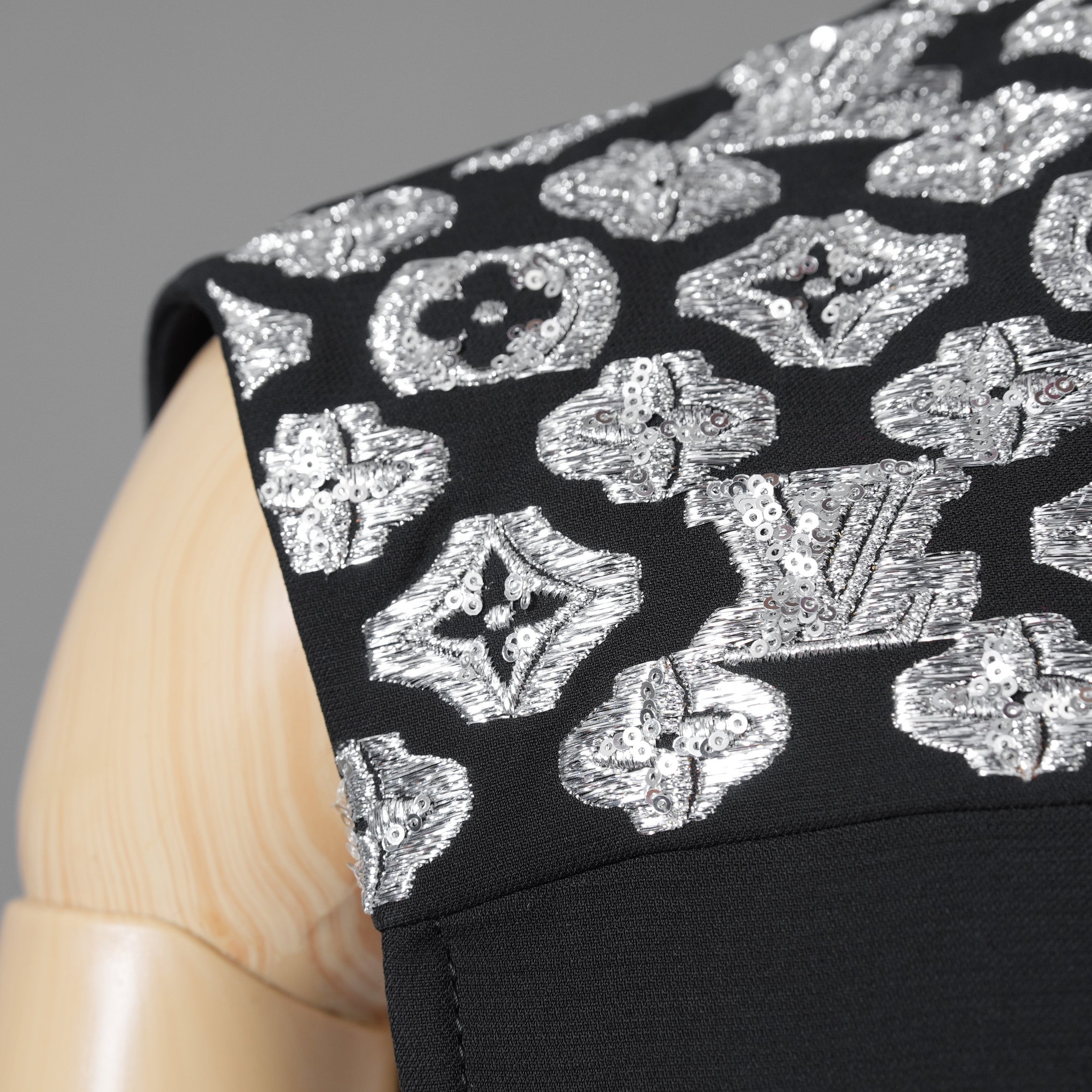 LOUIS VUITTON ルイヴィトン / 20AW 美品 モノグラム ノースリーブ ワンピース / RW202W / size 34 (BLACK) レディース