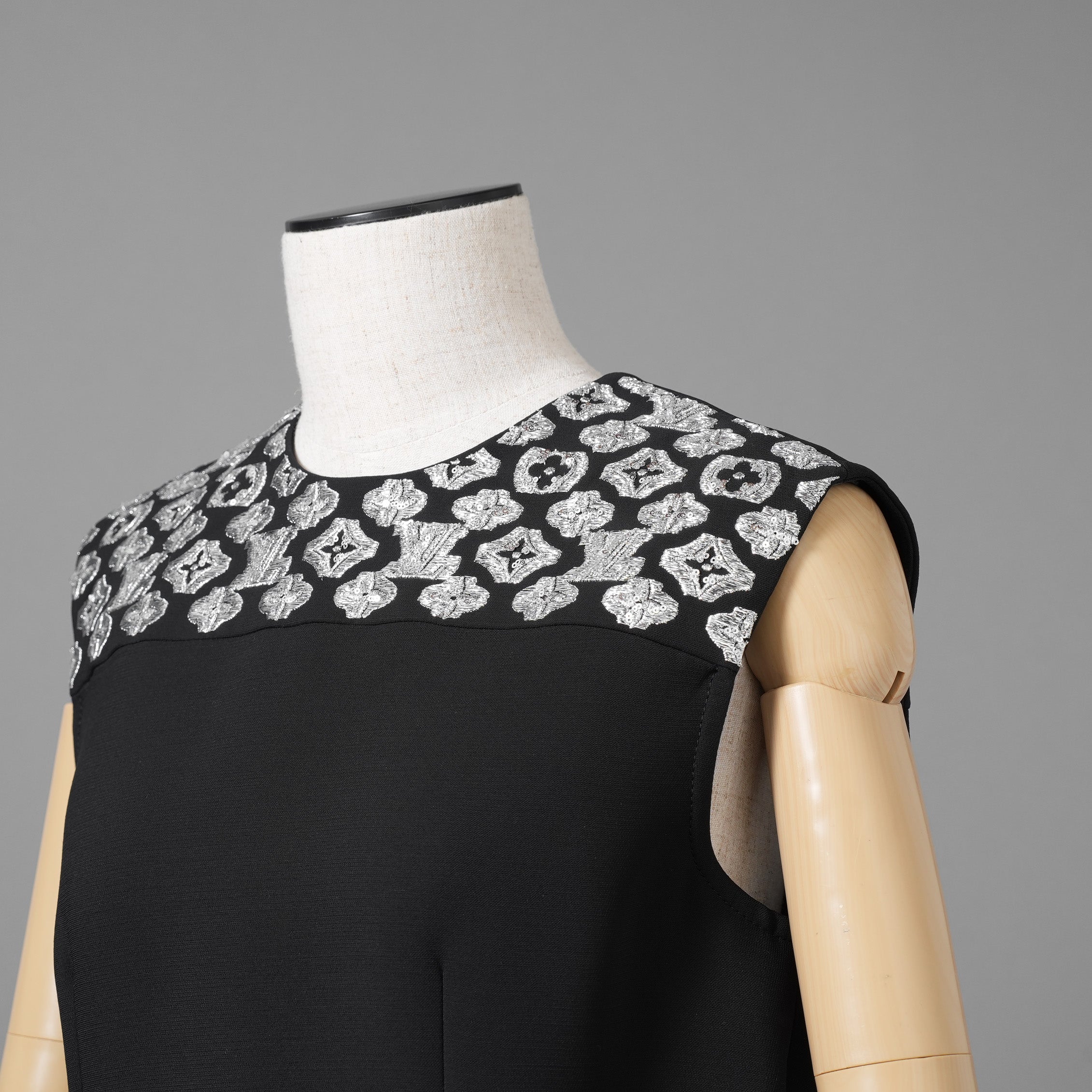 LOUIS VUITTON ルイヴィトン / 20AW 美品 モノグラム ノースリーブ ワンピース / RW202W / size 34 (BLACK) レディース