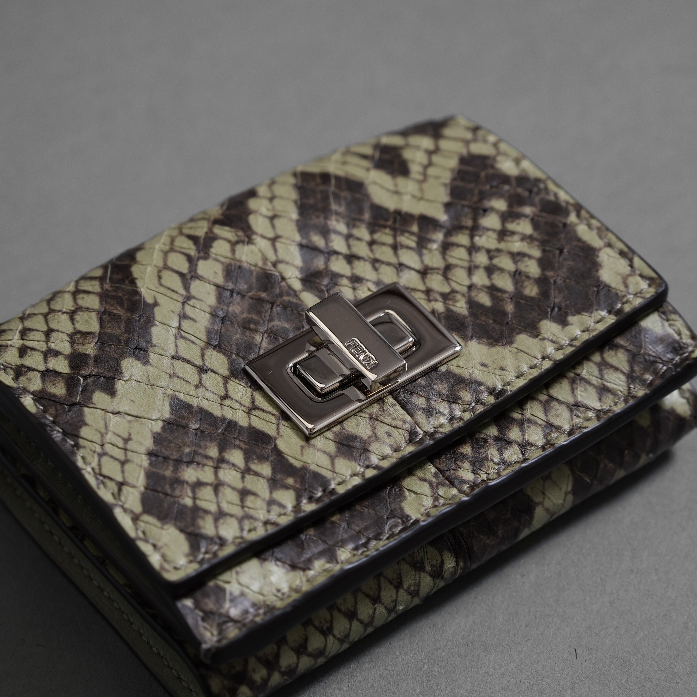 FENDI フェンディ / 美品 パイソン ピーカブー コンパクトウォレット / 三つ折り財布 / 8M0426 アクセサリー