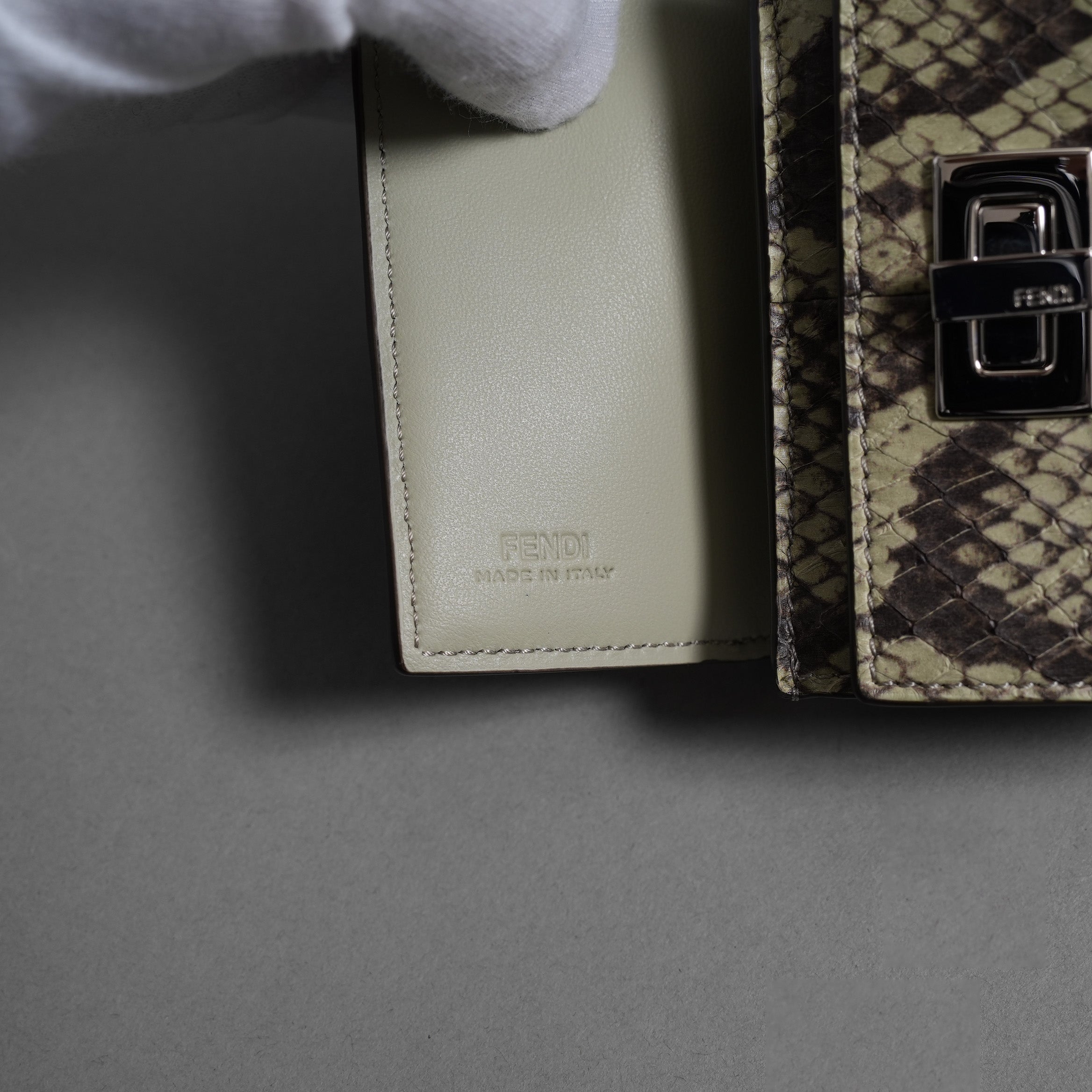 FENDI フェンディ / 美品 パイソン ピーカブー コンパクトウォレット / 三つ折り財布 / 8M0426 アクセサリー