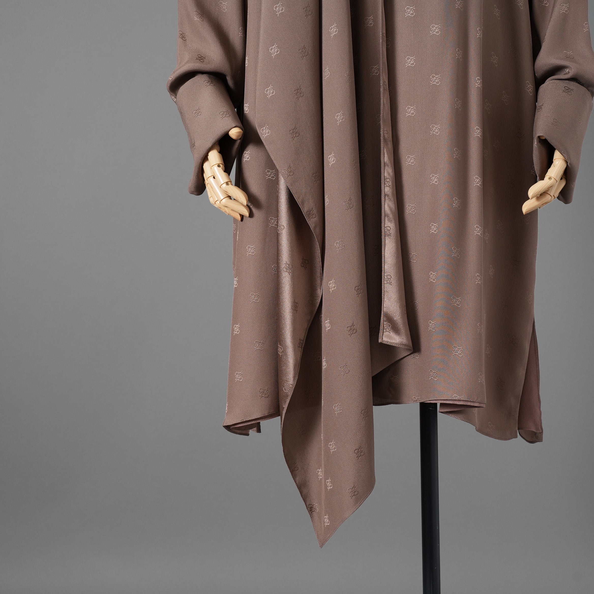 FENDIフェンディ / 21AW 美品 川口春奈 着用  シルク カリグラフィ ワンピース / オーロック カフス / ミニドレス / FDB919AGUB / size 40 (BROWN) レディース