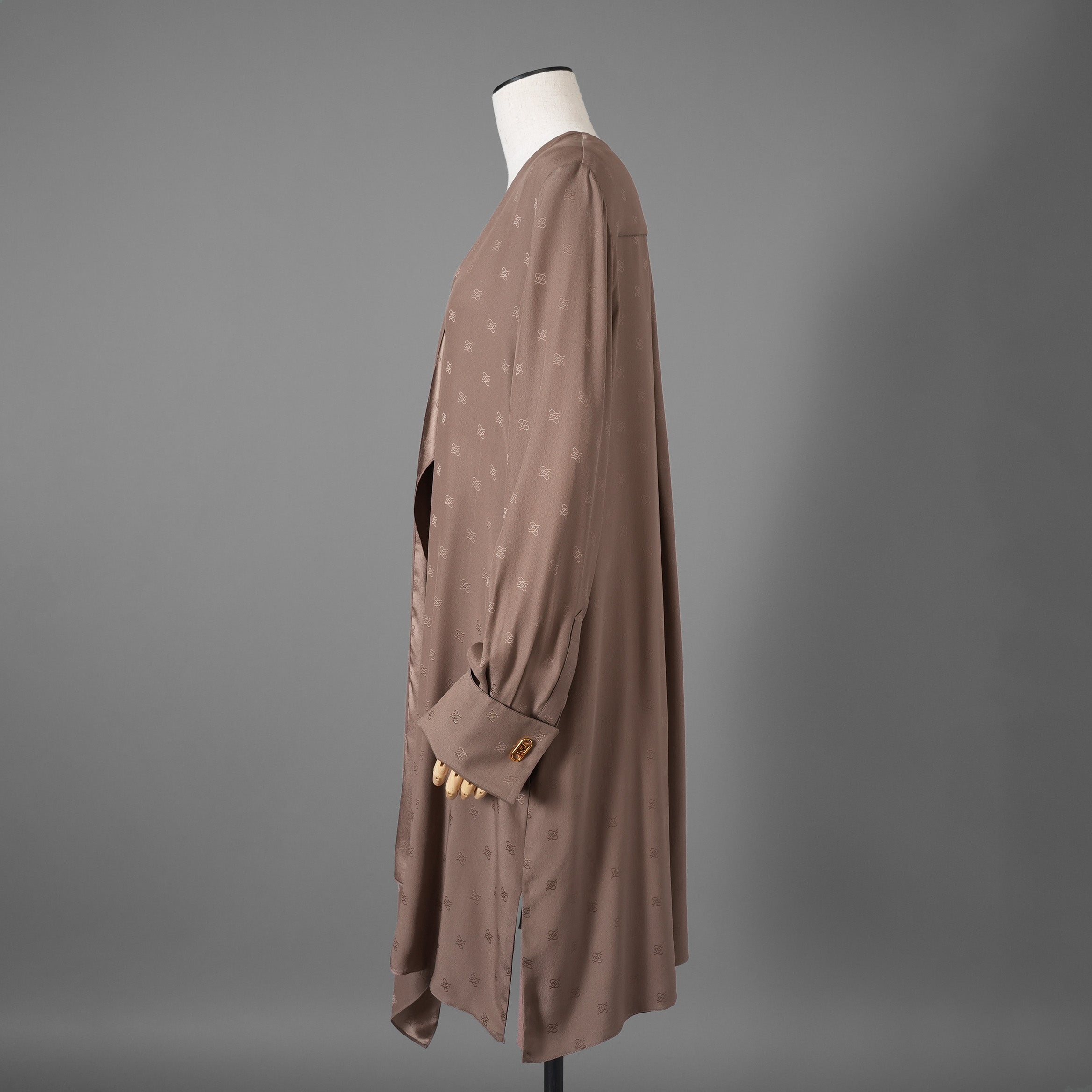 FENDIフェンディ / 21AW 美品 川口春奈 着用  シルク カリグラフィ ワンピース / オーロック カフス / ミニドレス / FDB919AGUB / size 40 (BROWN) レディース