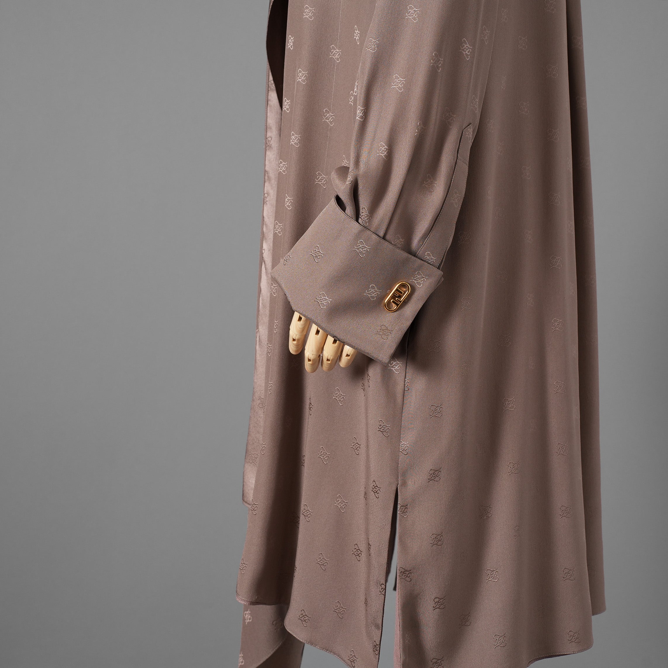 FENDIフェンディ / 21AW 美品 川口春奈 着用  シルク カリグラフィ ワンピース / オーロック カフス / ミニドレス / FDB919AGUB / size 40 (BROWN) レディース