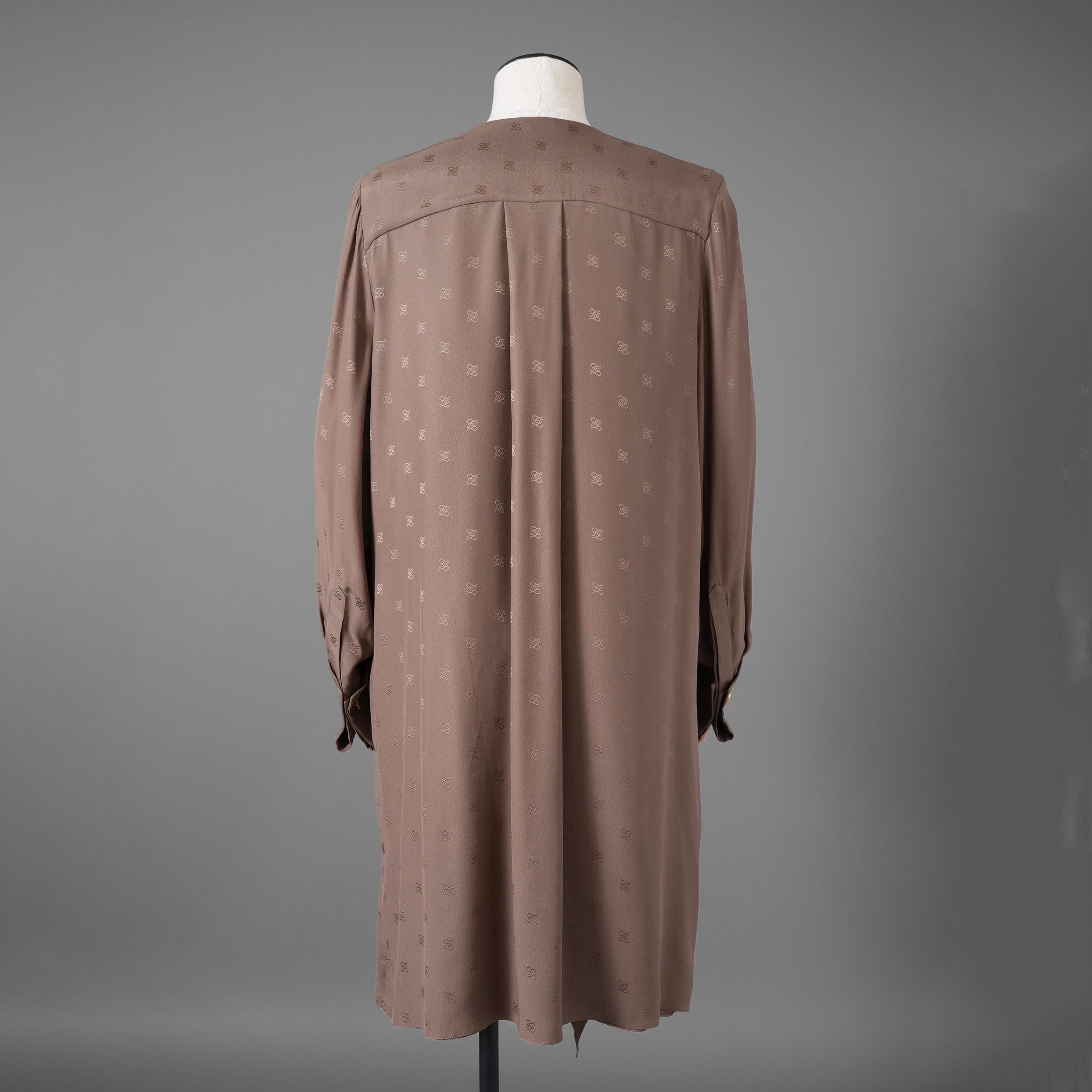 FENDIフェンディ / 21AW 美品 川口春奈 着用  シルク カリグラフィ ワンピース / オーロック カフス / ミニドレス / FDB919AGUB / size 40 (BROWN) レディース