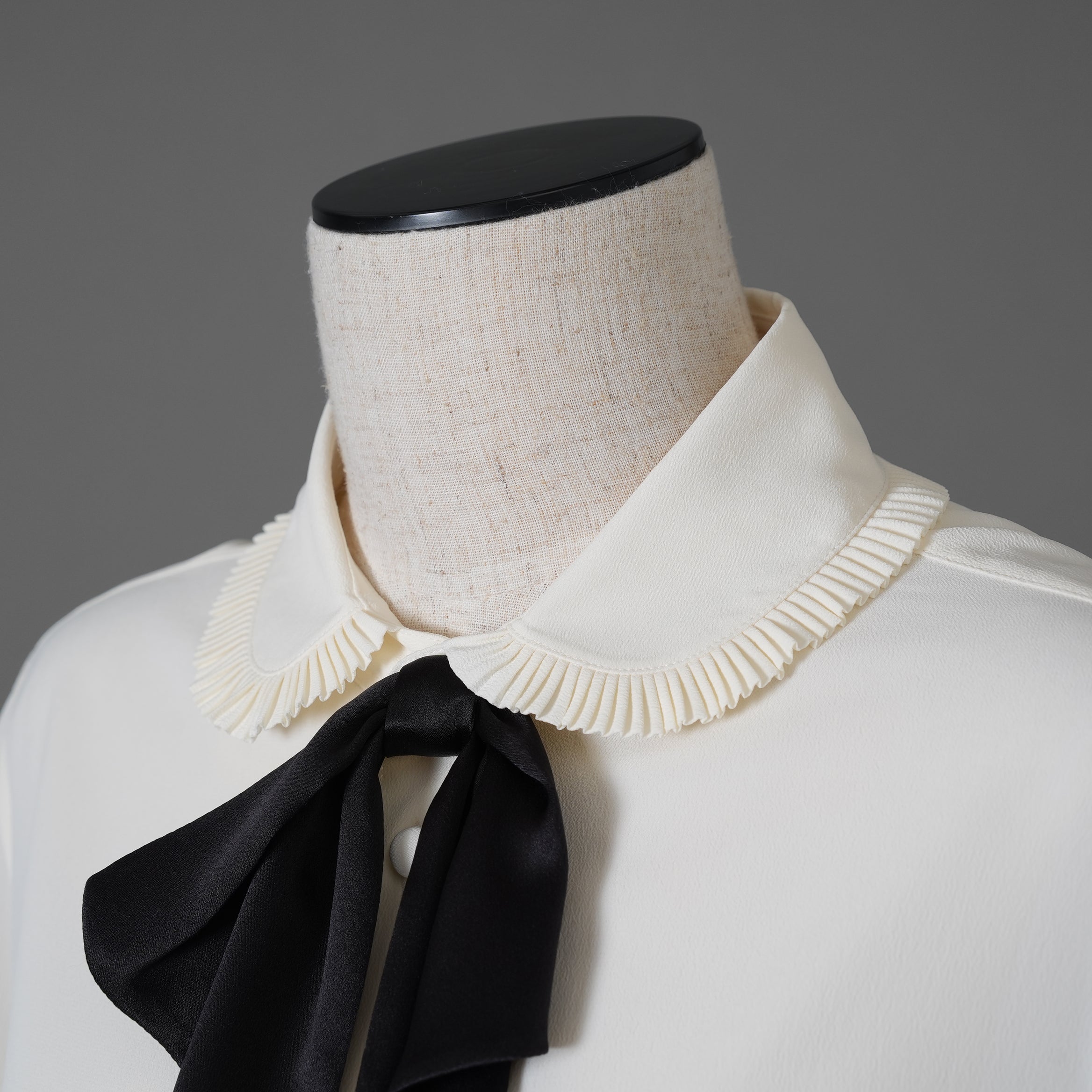 試着のみ CELINE セリーヌ/ 23AW ロミークロップドシャツフリルカラー ブラウス / 長袖シャツ / 008D 2C77A 01AV / size 38 (WHITE) レディース