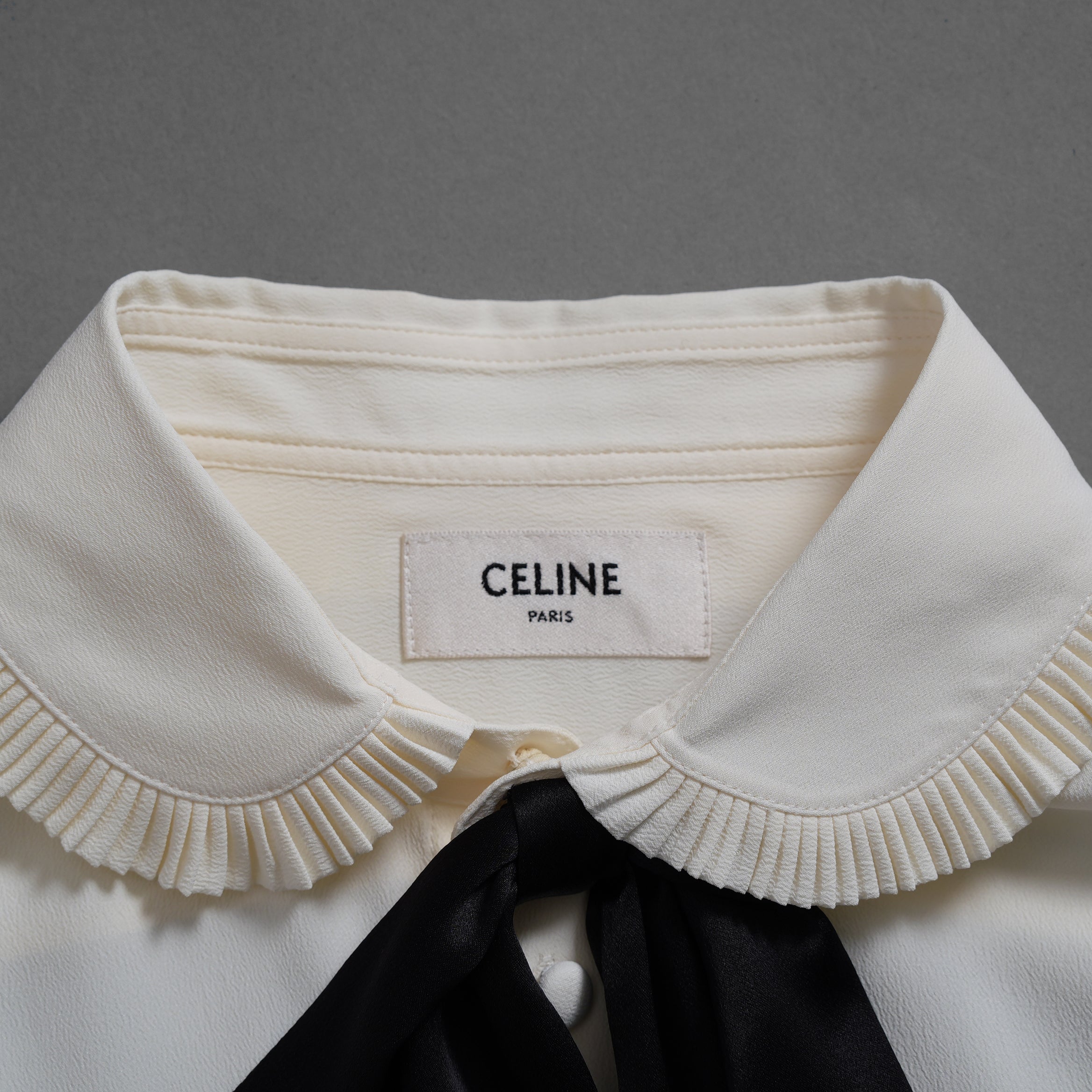 試着のみ CELINE セリーヌ/ 23AW ロミークロップドシャツフリルカラー ブラウス / 長袖シャツ / 008D 2C77A 01AV / size 38 (WHITE) レディース