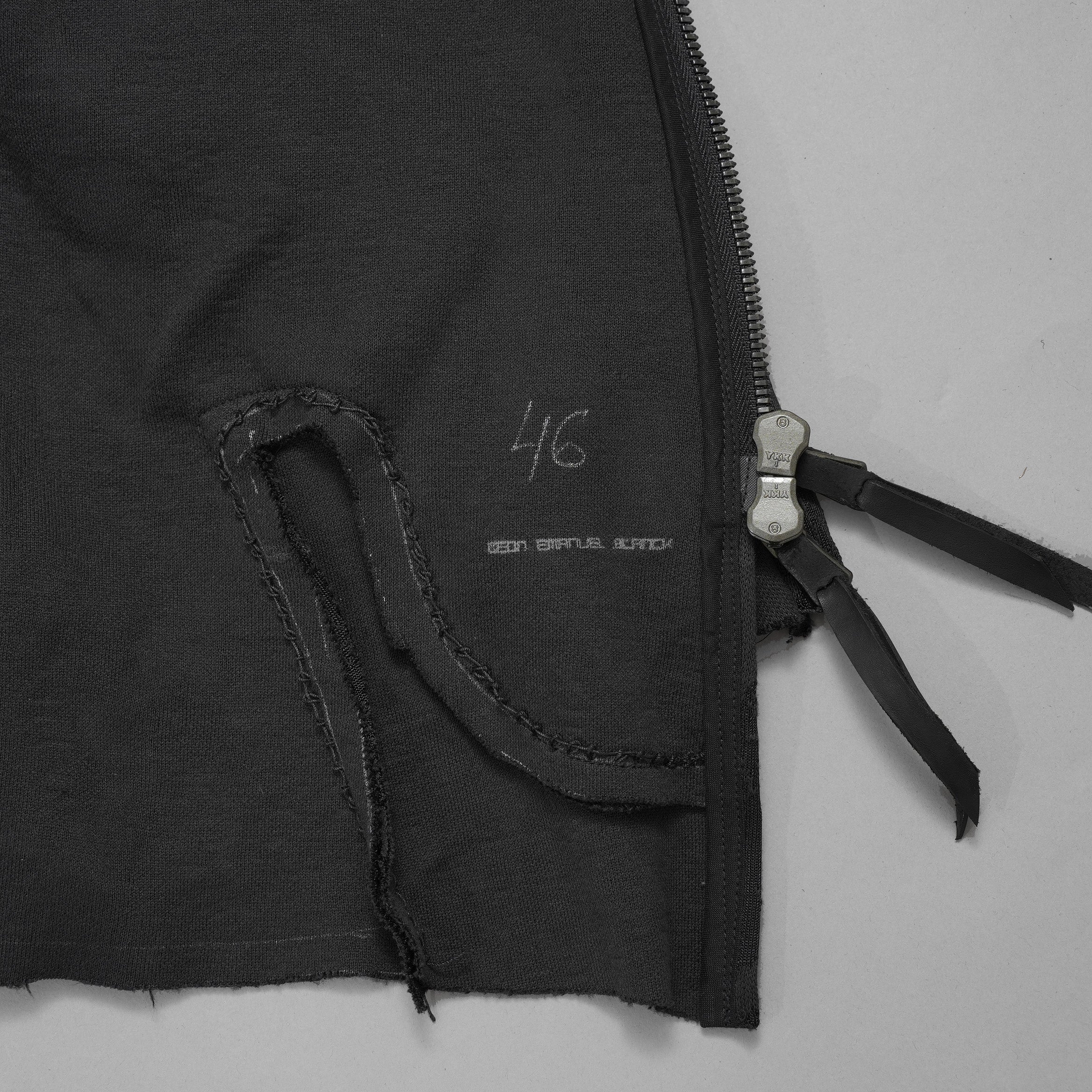 Leon Emanuel Blanck レオン エマニュエル ブランク / 美品 Forced Perspective Ninja Hoodie コーティング ロング パーカー / FP-M-HO-Z-01 / size 46 (BLACK)