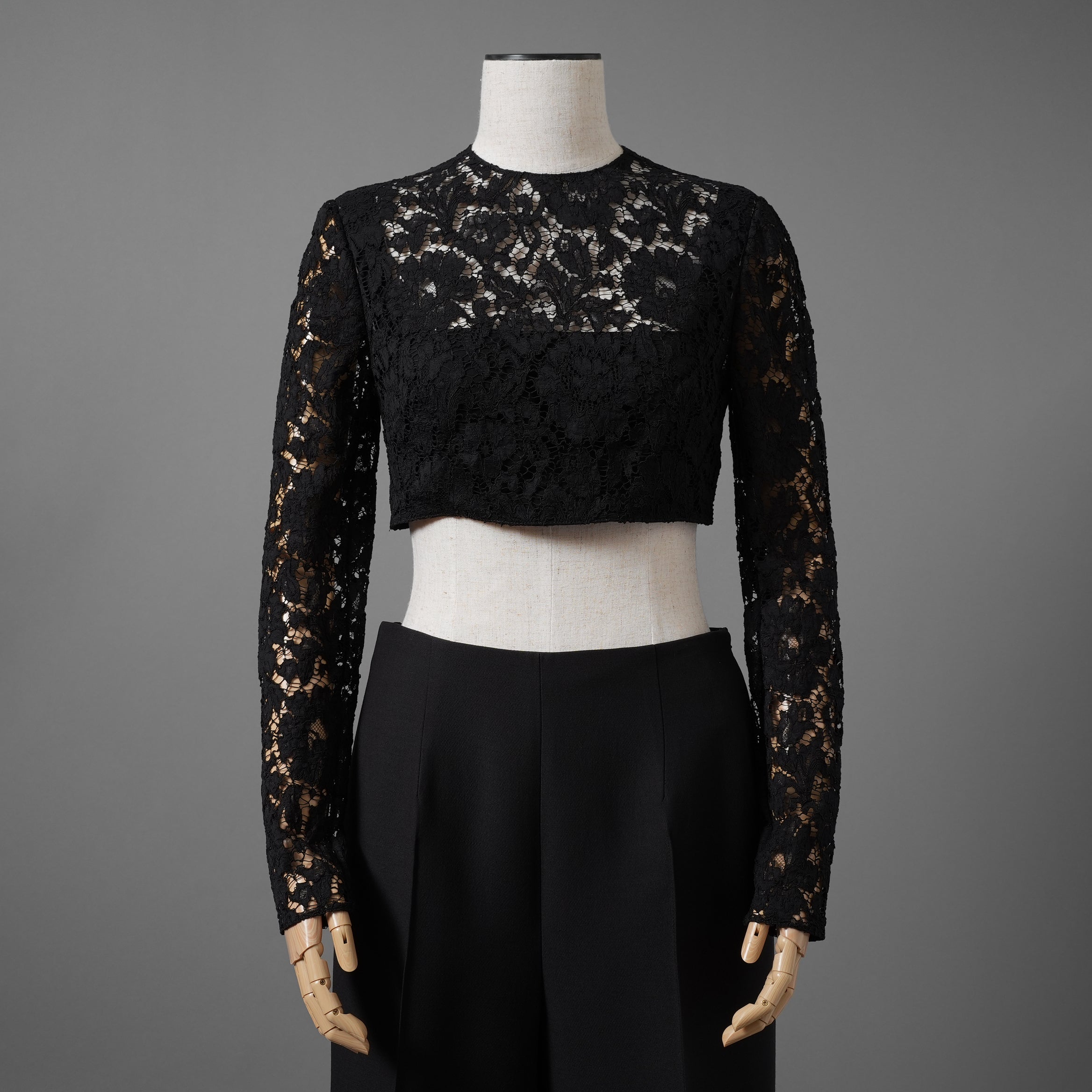 VALENTINO ヴァレンティノ / 22SS 美品 レース クロップド トップス / 長袖シャツ  / 1B3AE7A56FR / size 40 (BLACK) レディース