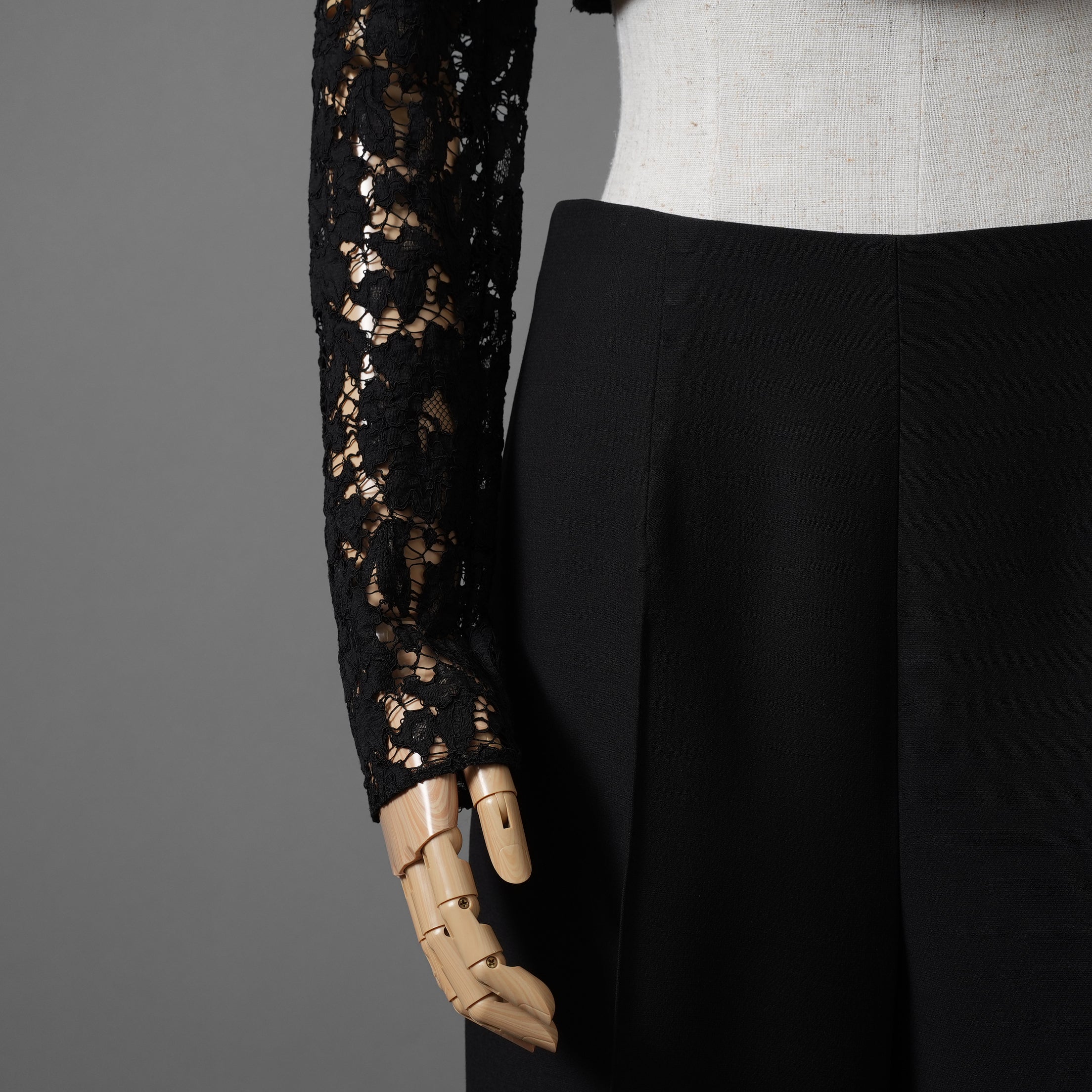 VALENTINO ヴァレンティノ / 22SS 美品 レース クロップド トップス / 長袖シャツ  / 1B3AE7A56FR / size 40 (BLACK) レディース