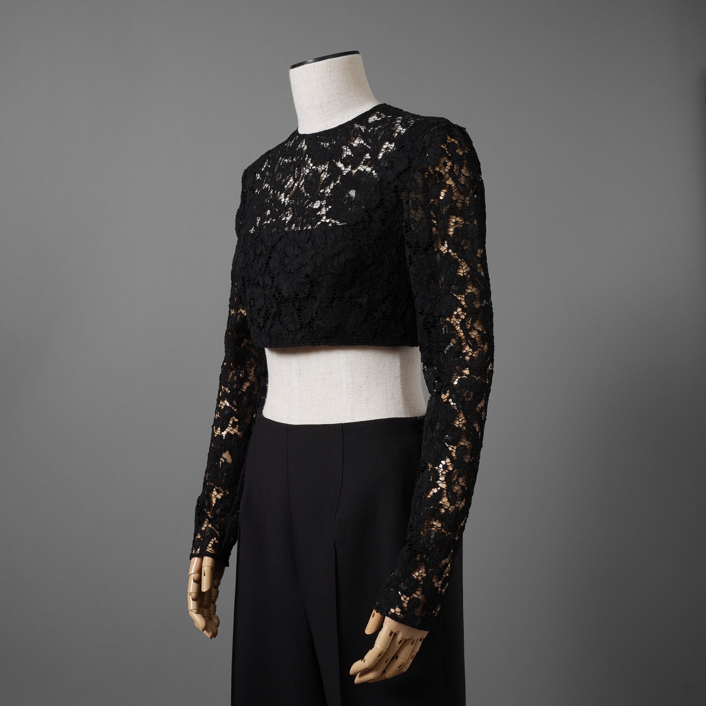 VALENTINO ヴァレンティノ / 22SS 美品 レース クロップド トップス / 長袖シャツ  / 1B3AE7A56FR / size 40 (BLACK) レディース