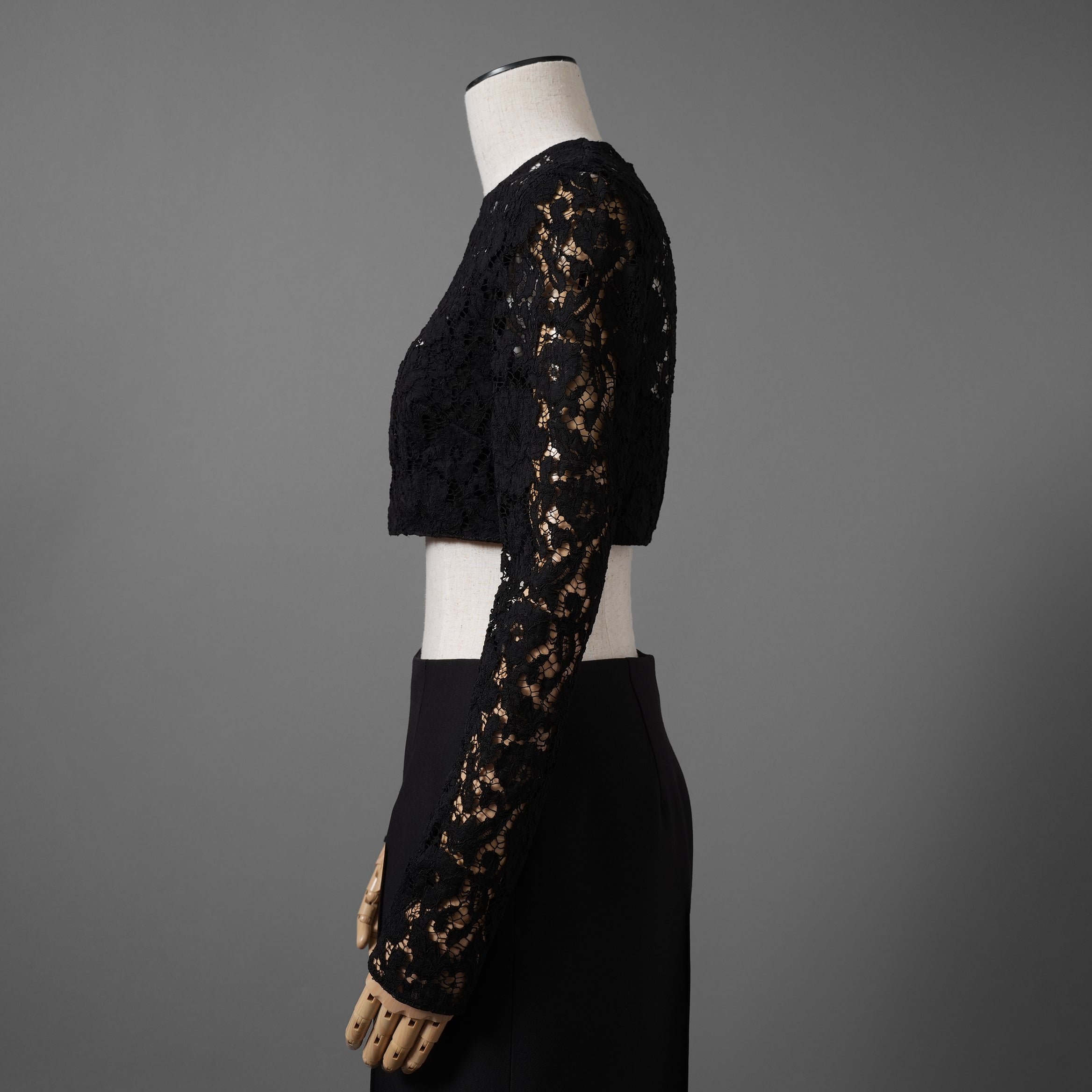 VALENTINO ヴァレンティノ / 22SS 美品 レース クロップド トップス / 長袖シャツ  / 1B3AE7A56FR / size 40 (BLACK) レディース