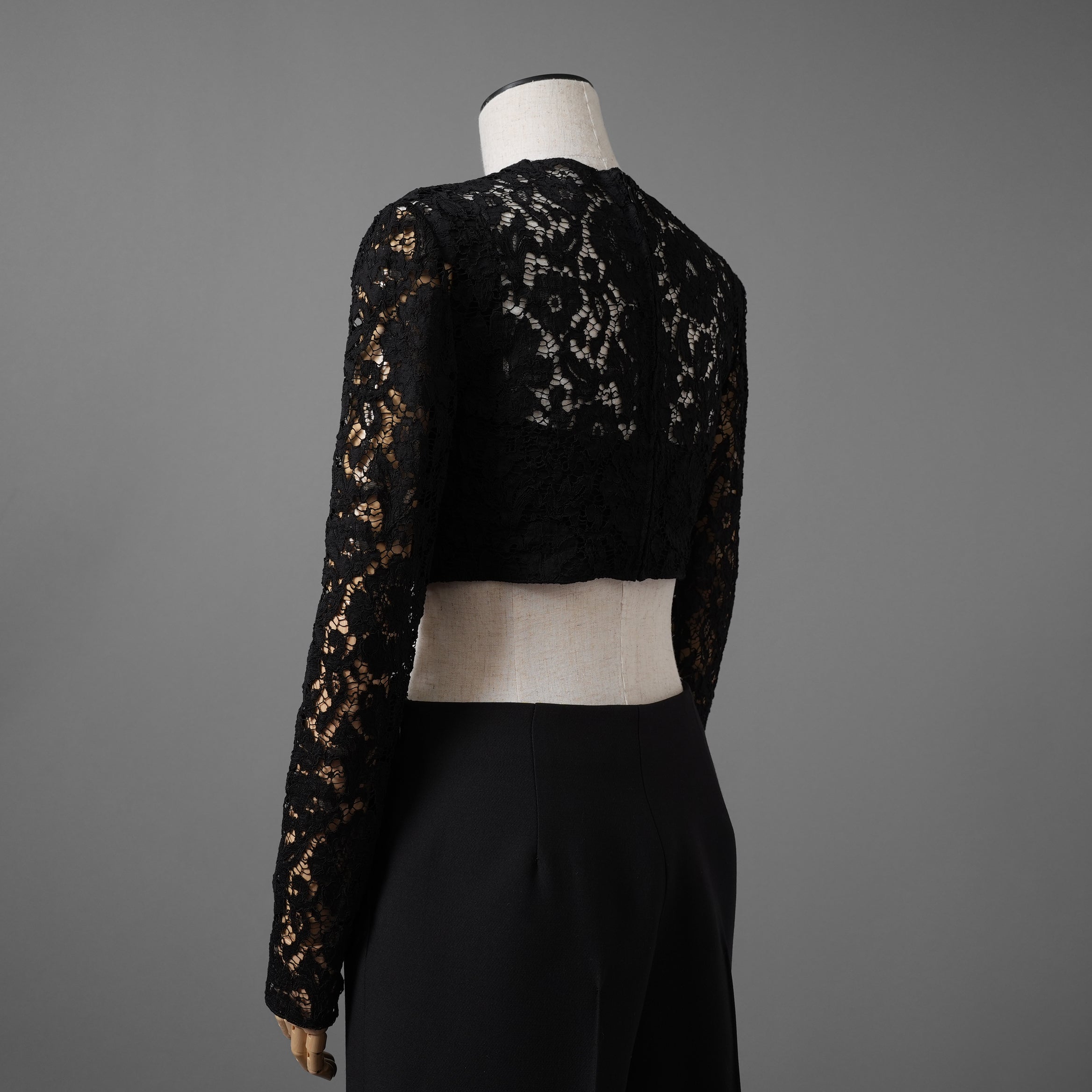 VALENTINO ヴァレンティノ / 22SS 美品 レース クロップド トップス / 長袖シャツ  / 1B3AE7A56FR / size 40 (BLACK) レディース