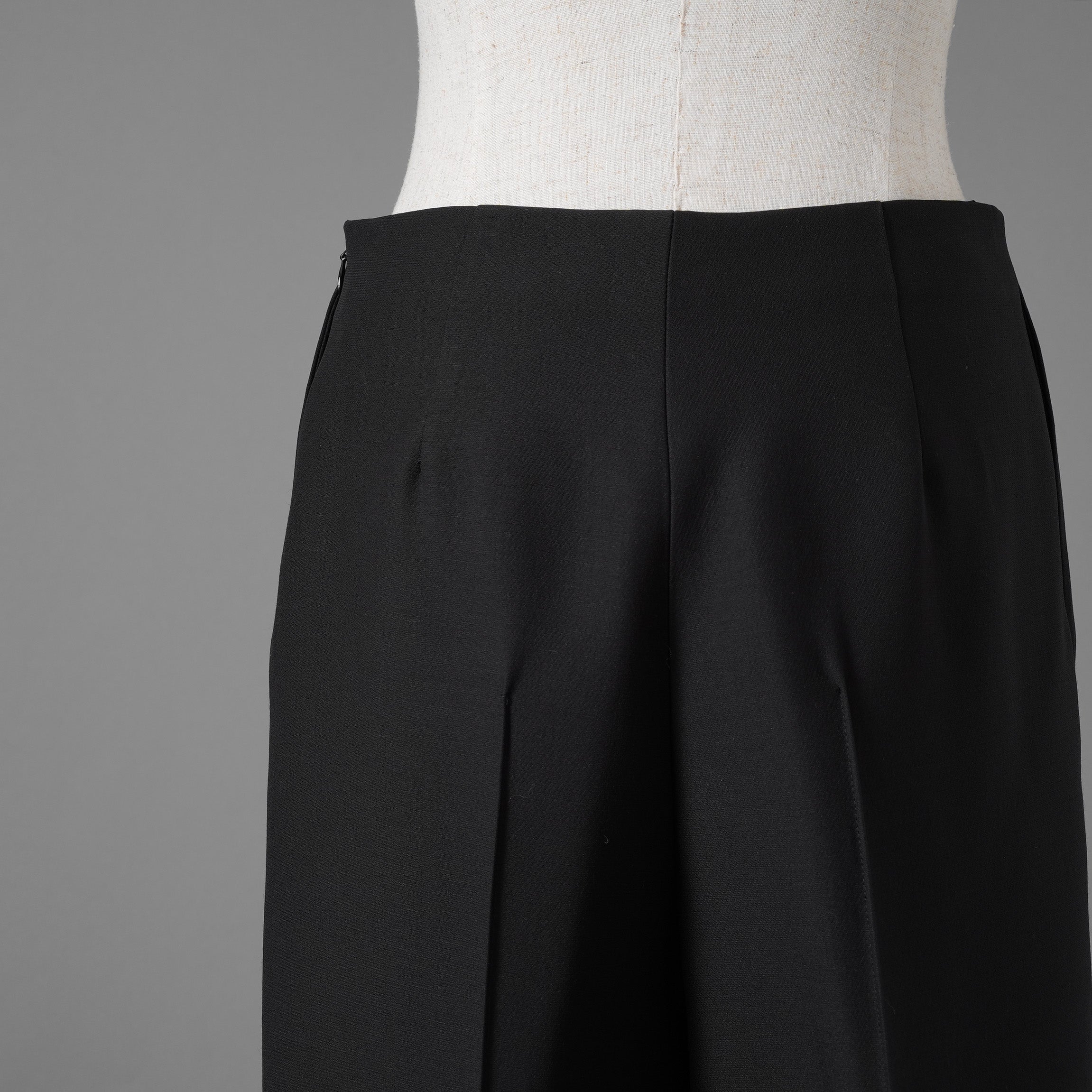 VALENTINO ヴァレンティノ / 22AW 美品 ウール キュロット パンツ センタープリーツ / MB3RB1961CF / size 40 (BLACK) レディース