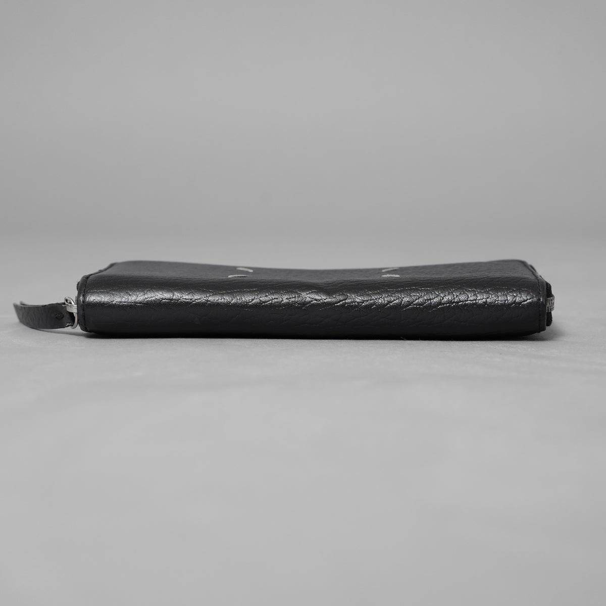 MAISON MARGIELA メゾンマルジェラ / 2023年製 グレイニーレザー製ラウンドファスナー 長財布 4ステッチ ジップアラウンド ウォレット アクセサリー / BLACK 123067-alm