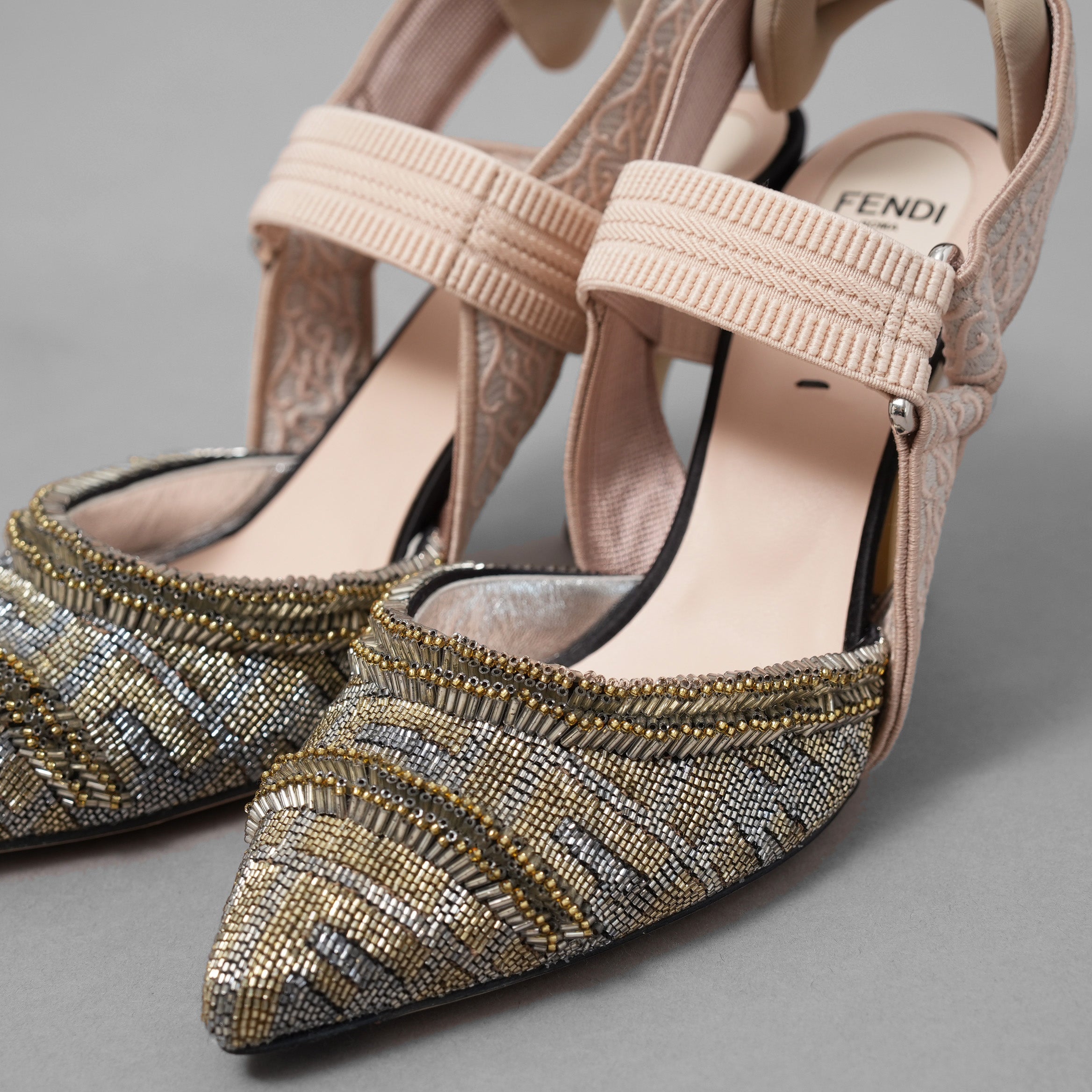 FENDI フェンディ / 美品 Colibrì コリブリ "Made to Order "スリングバック パンプス 85mm / size 35.5 (22.5cm) BEIGE × SILVER × GOLD レディース シューズ
