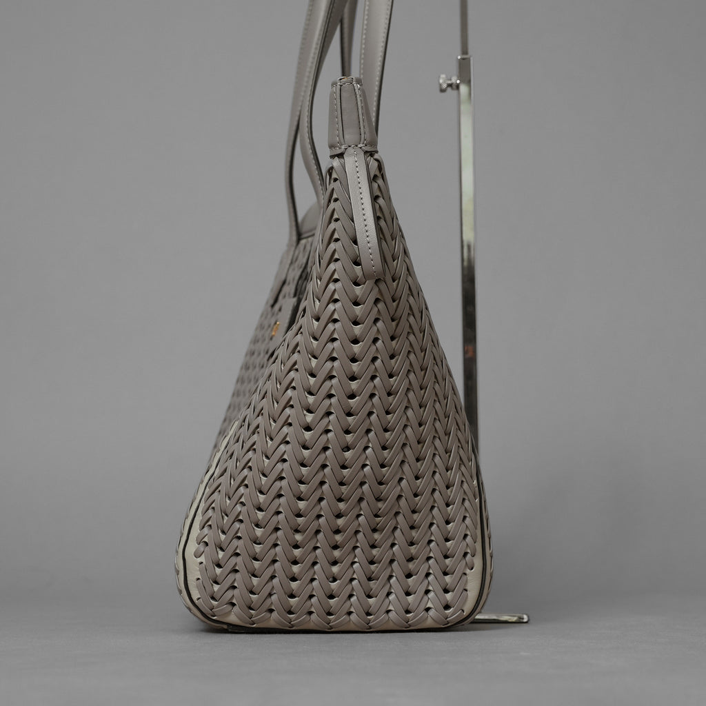 FENDI フェンディ / 美品 23AW オリガミ ラージ インターレース レザー トートバッグ / 8BH415 APZB F1MJR / SAND レディース 352178-izm