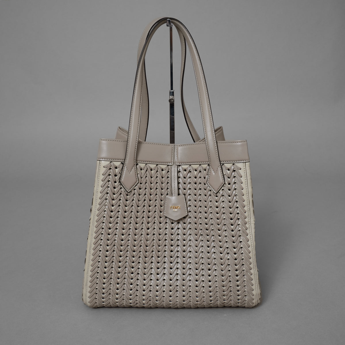 FENDI フェンディ / 美品 23AW オリガミ ラージ インターレース レザー トートバッグ / 8BH415 APZB F1MJR / SAND レディース 352178-izm
