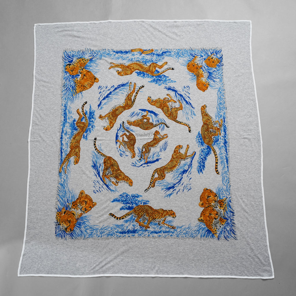 HERMES エルメス / 美品 カレ Tシャツ  Guepards（ゲパール / チーター） コットンジャージー製 大判スカーフ アクセサリー / LIGHT GRAY レディース 352179-izm