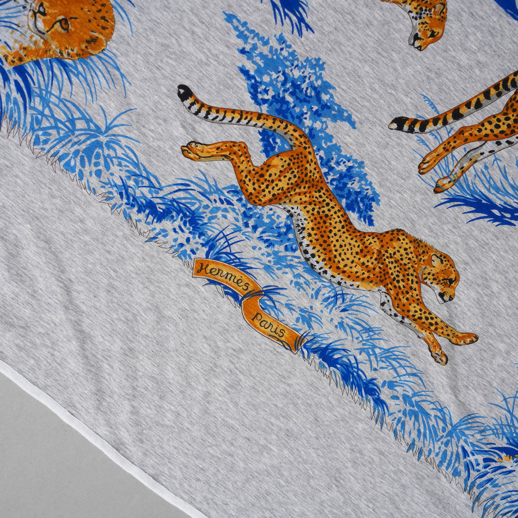 HERMES エルメス / 美品 カレ Tシャツ  Guepards（ゲパール / チーター） コットンジャージー製 大判スカーフ アクセサリー / LIGHT GRAY レディース 352179-izm