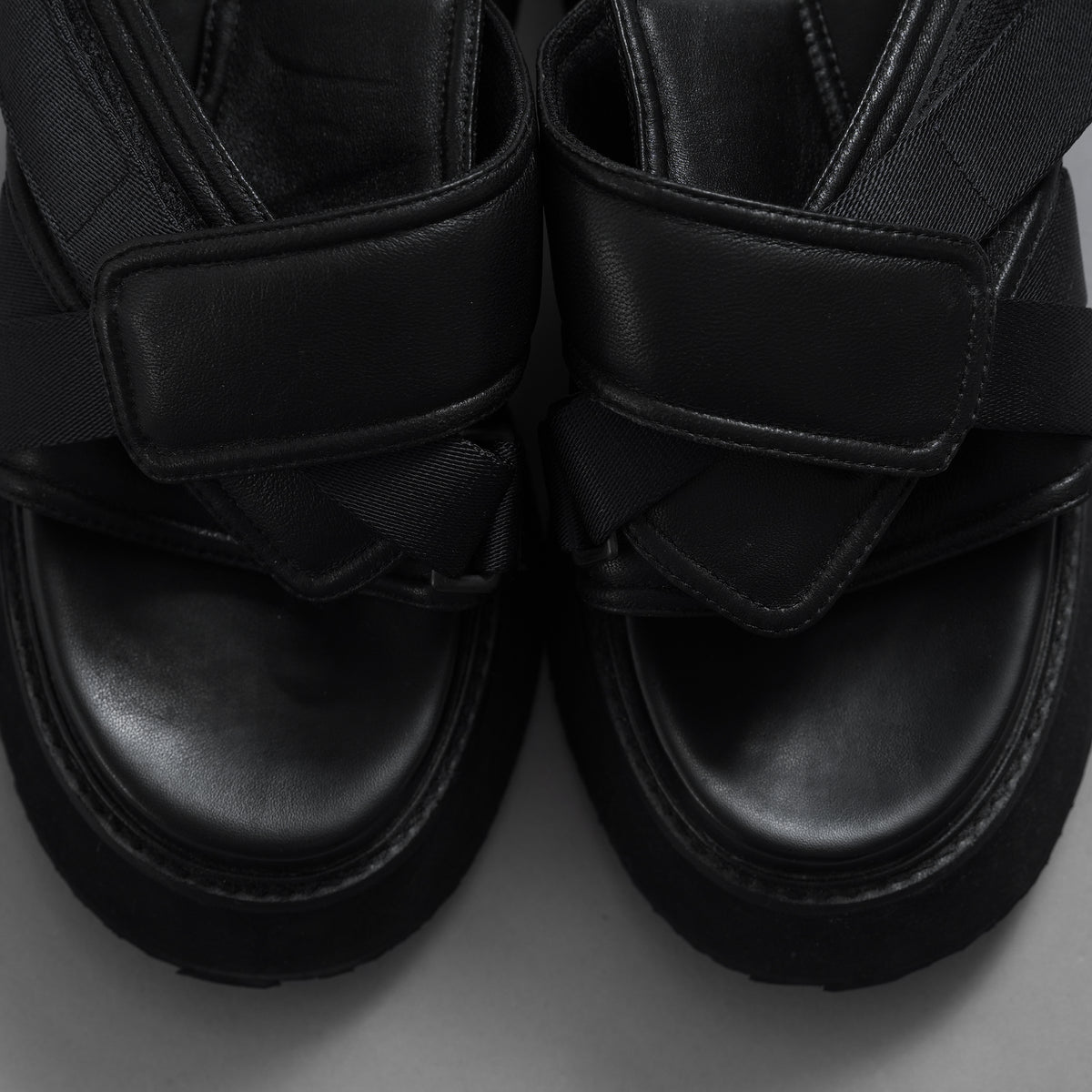 JULIUS ユリウス / 24AW Coated Goat Suede Velcro Sandal コーテッド ゴート スエード ベルクロ  レザーサンダル シューズ / 867FWM1-L / size 1 (BLACK)  352181-in-ue