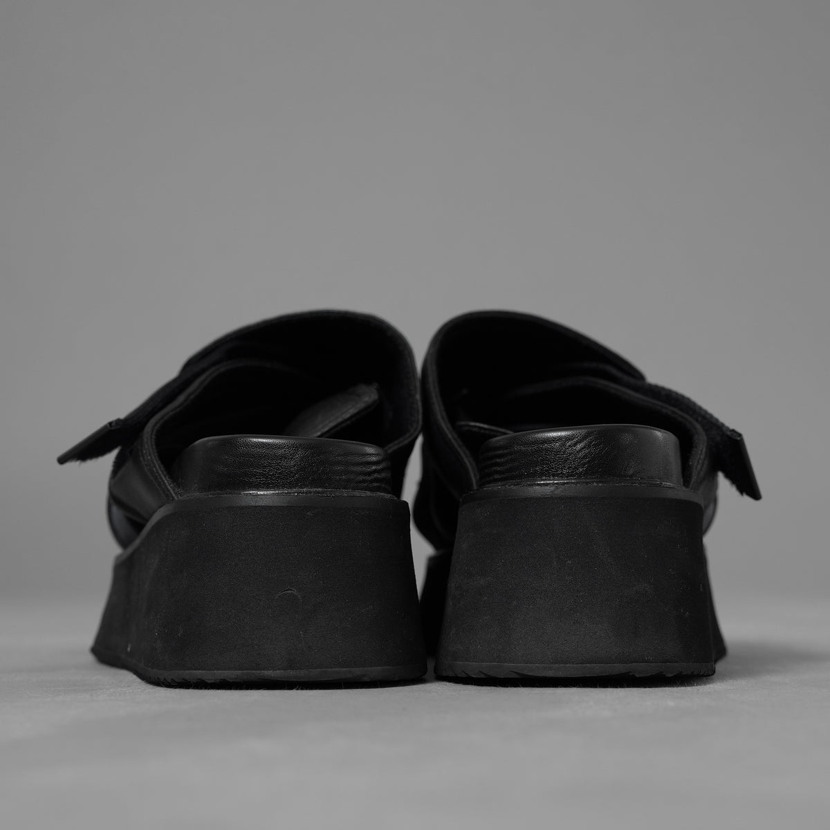 JULIUS ユリウス / 24AW Coated Goat Suede Velcro Sandal コーテッド ゴート スエード ベルクロ  レザーサンダル シューズ / 867FWM1-L / size 1 (BLACK)  352181-in-ue