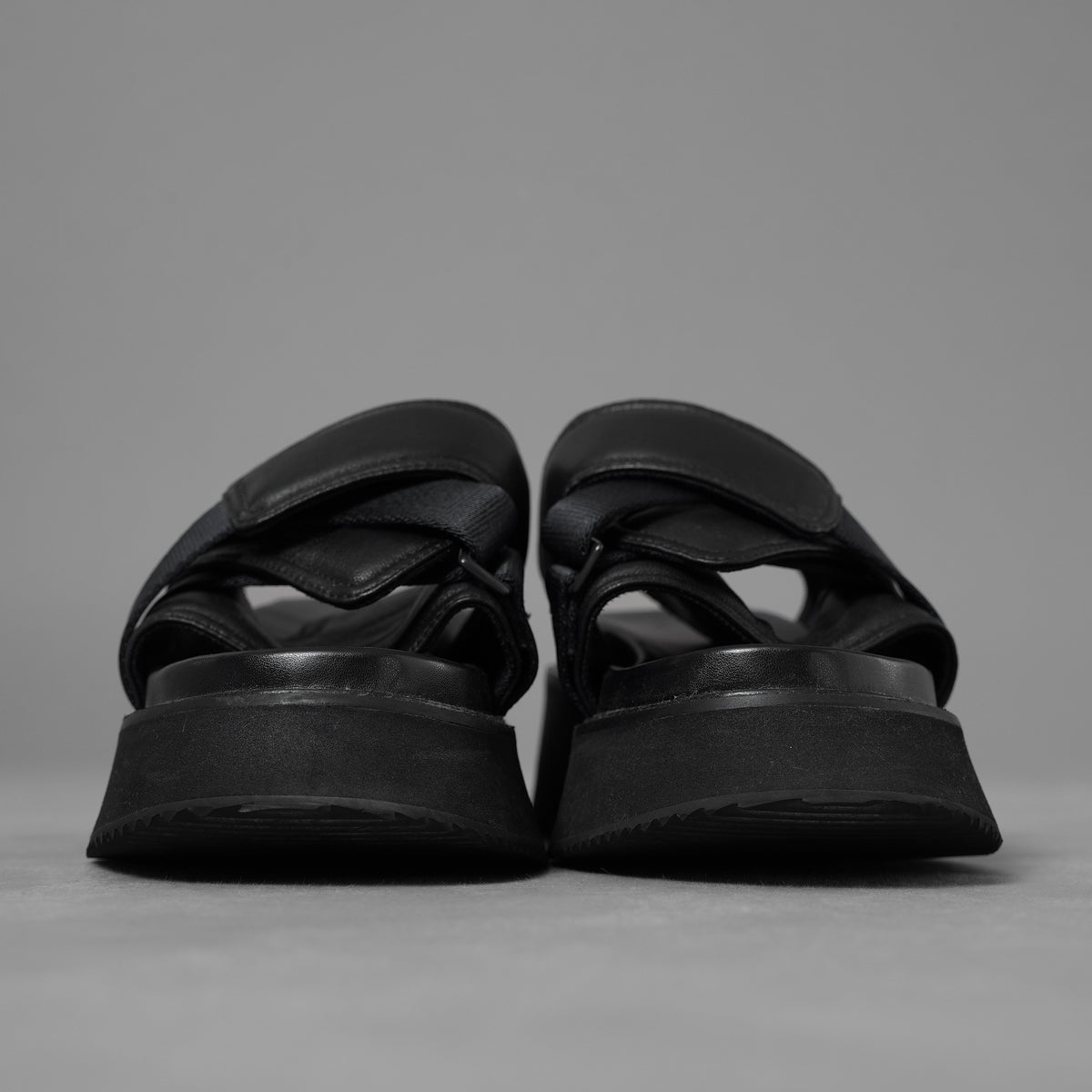 JULIUS ユリウス / 24AW Coated Goat Suede Velcro Sandal コーテッド ゴート スエード ベルクロ  レザーサンダル シューズ / 867FWM1-L / size 1 (BLACK)  352181-in-ue