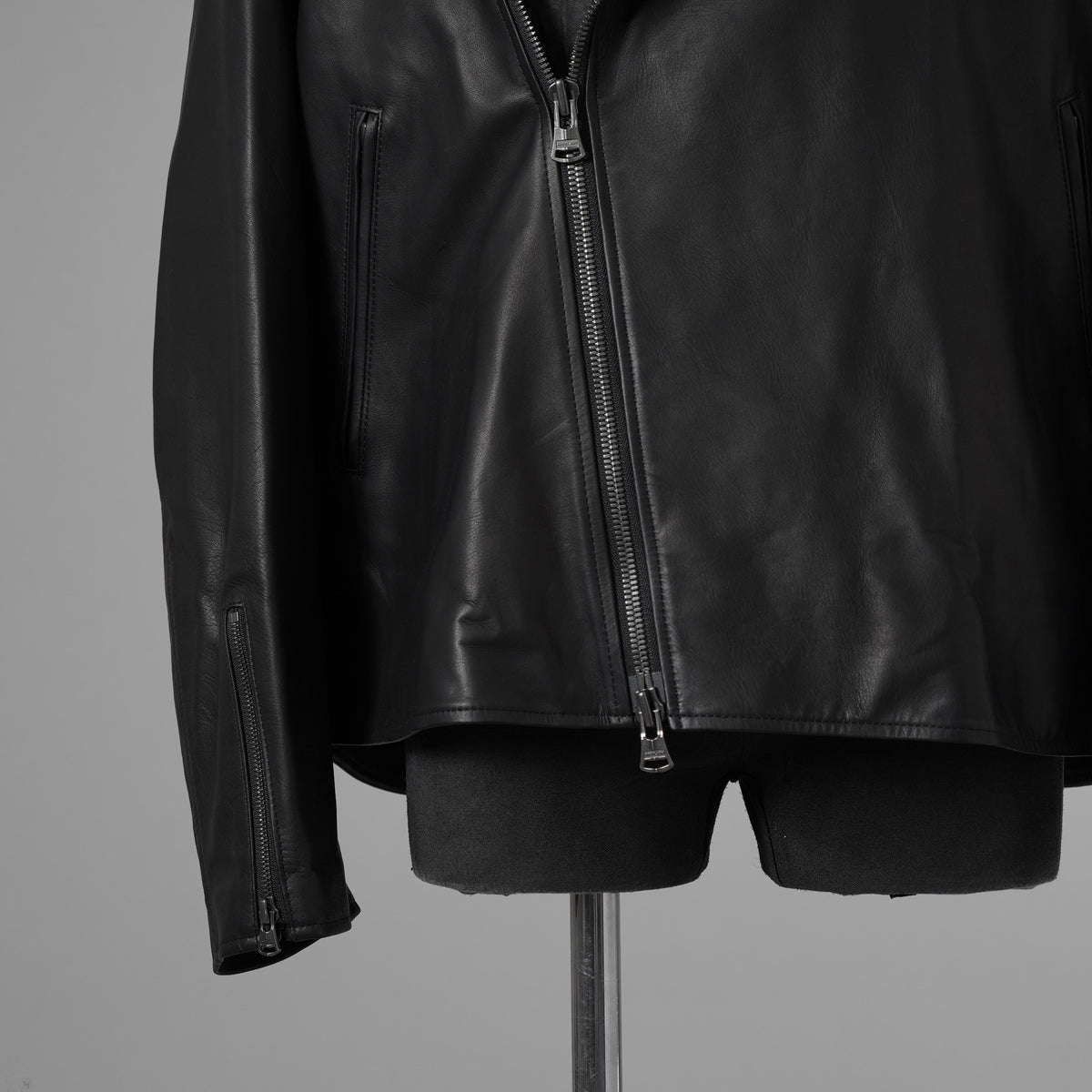 ISAMU KATAYAMA BACKLASH イサムカタヤマバックラッシュ / 25AW 美品 メンセレ別注 Monochrome luxury steer double riders jacket ルーズフィット ライダース アウター / ME2078-06 / size L (BLACK) 352191-in-ue