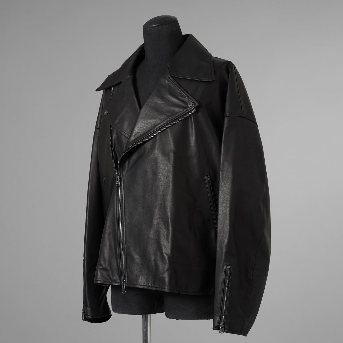 ISAMU KATAYAMA BACKLASH イサムカタヤマバックラッシュ / 25AW 美品 メンセレ別注 Monochrome luxury steer double riders jacket ルーズフィット ライダース アウター / ME2078-06 / size L (BLACK) 352191-in-ue