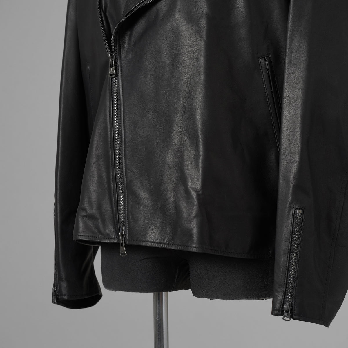 ISAMU KATAYAMA BACKLASH イサムカタヤマバックラッシュ / 25AW 美品 メンセレ別注 Monochrome luxury steer double riders jacket ルーズフィット ライダース アウター / ME2078-06 / size L (BLACK) 352191-in-ue