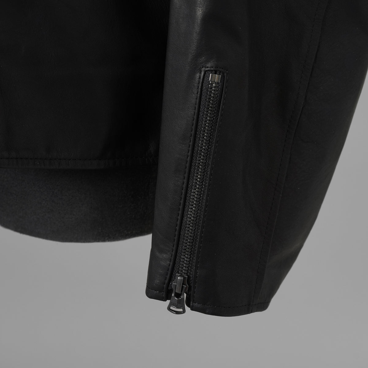 ISAMU KATAYAMA BACKLASH イサムカタヤマバックラッシュ / 25AW 美品 メンセレ別注 Monochrome luxury steer double riders jacket ルーズフィット ライダース アウター / ME2078-06 / size L (BLACK) 352191-in-ue