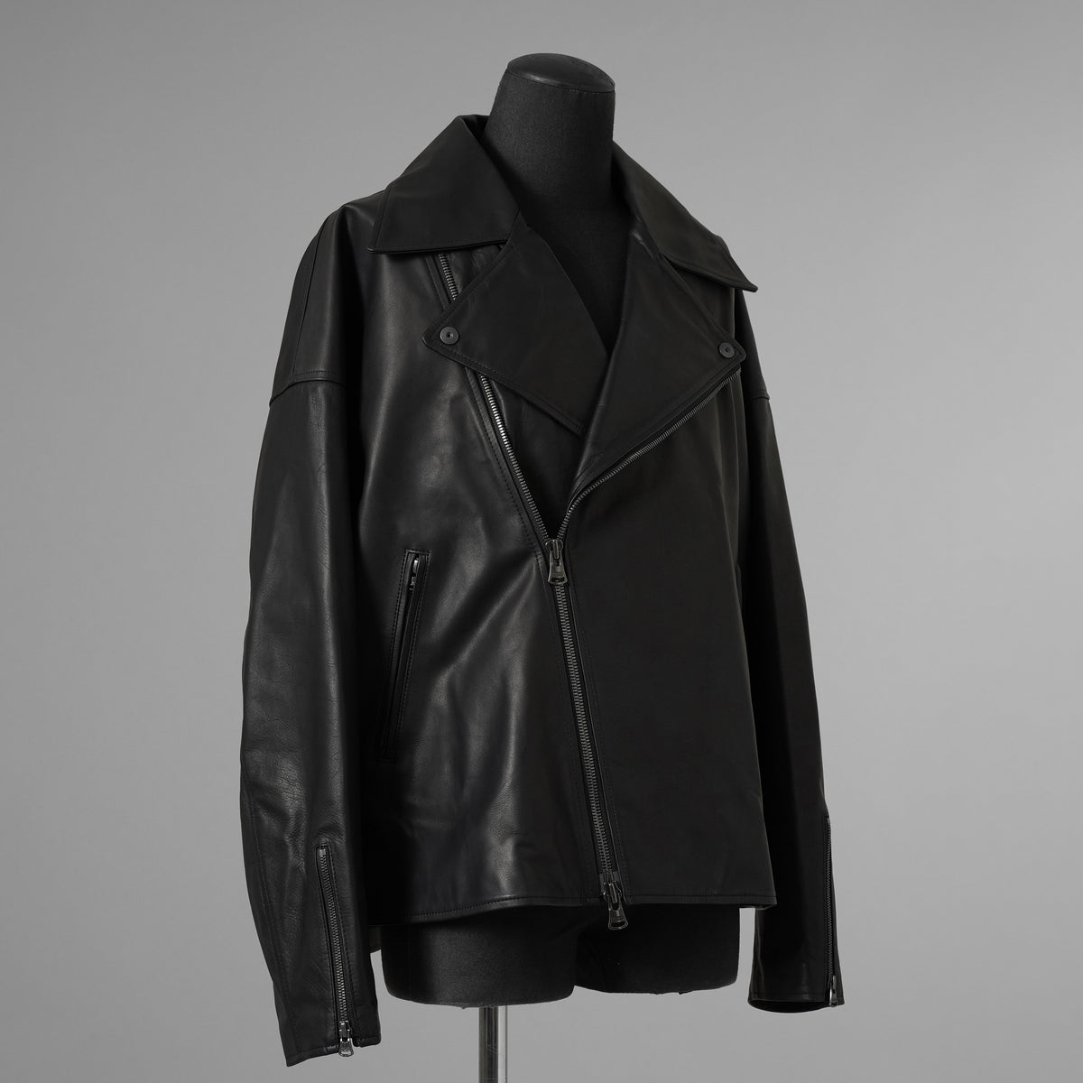 ISAMU KATAYAMA BACKLASH イサムカタヤマバックラッシュ / 25AW 美品 メンセレ別注 Monochrome luxury steer double riders jacket ルーズフィット ライダース アウター / ME2078-06 / size L (BLACK) 352191-in-ue