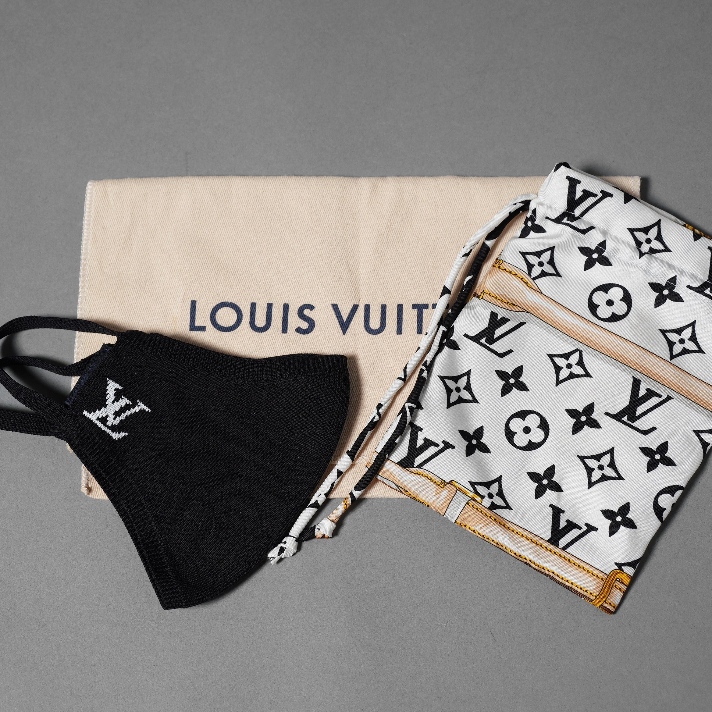 LOUIS VUITTON ルイヴィトン /  美品 LV ロゴ マイユマスク / M76748 (BLACK)