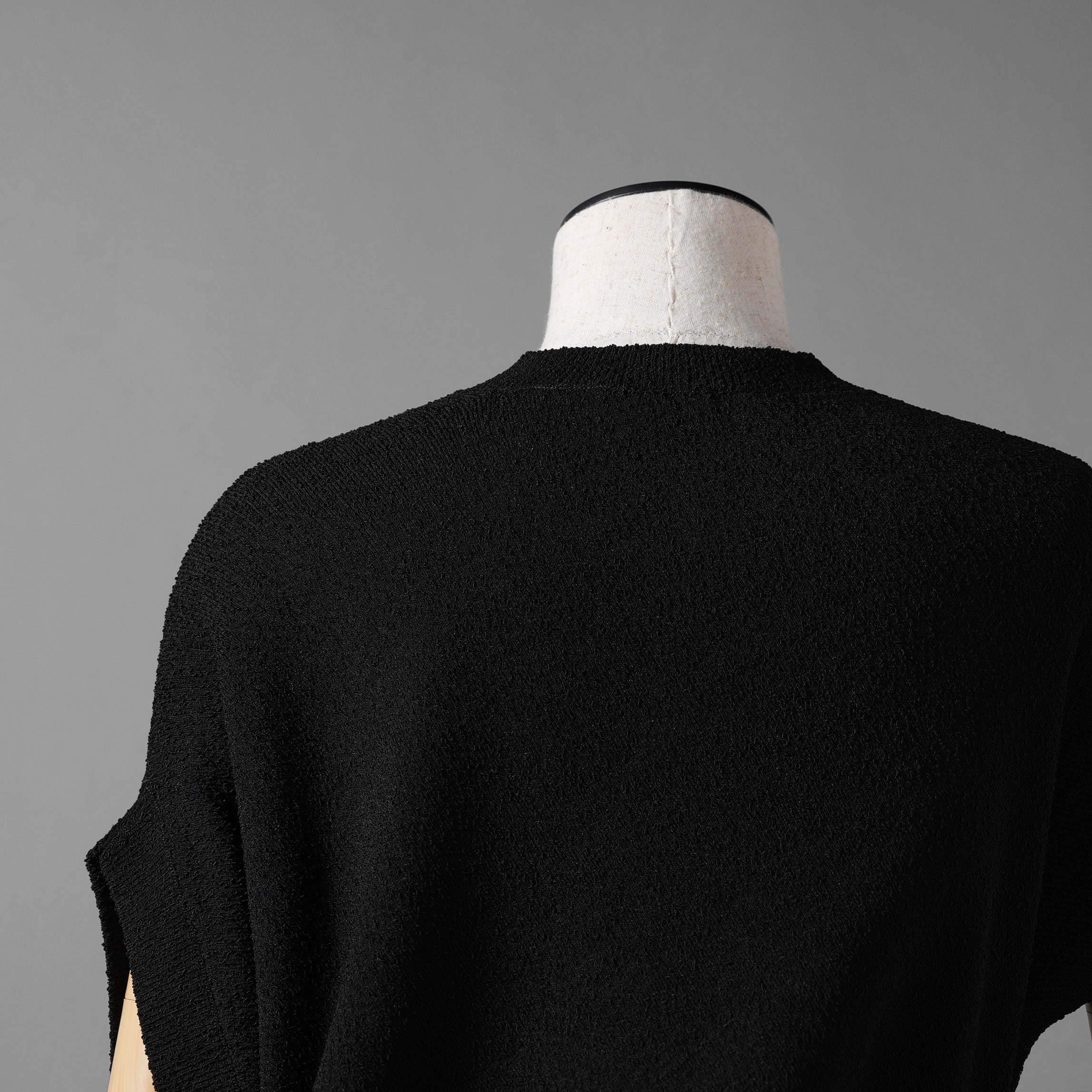 FENDI フェンディ / 25SS 美品 アシンメトリー ドレープセーター / サマーニット / キャップスリーブ / FZXB23 ARVB / size 40 (BLACK) レディース