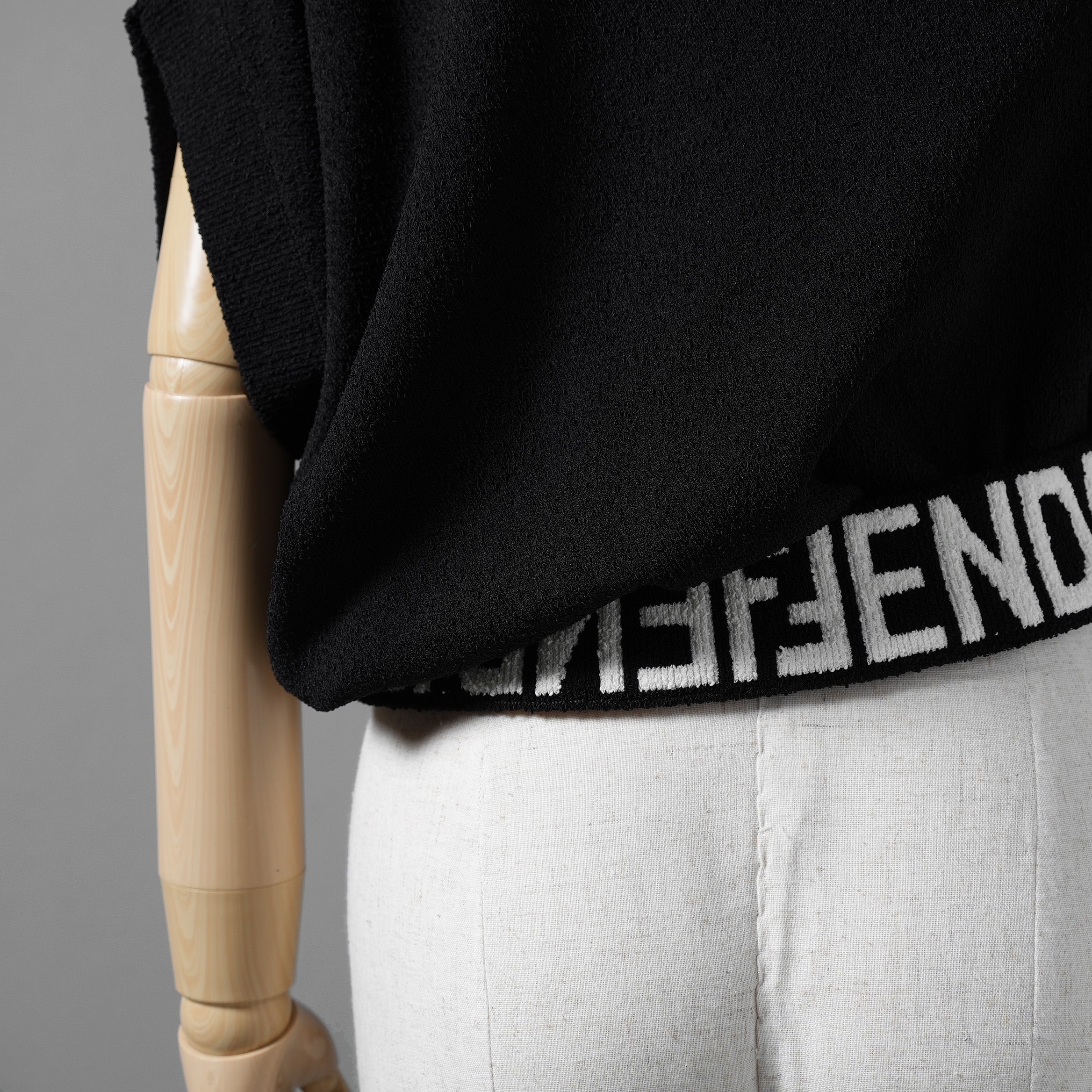 FENDI フェンディ / 25SS 美品 アシンメトリー ドレープセーター / サマーニット / キャップスリーブ / FZXB23 ARVB / size 40 (BLACK) レディース