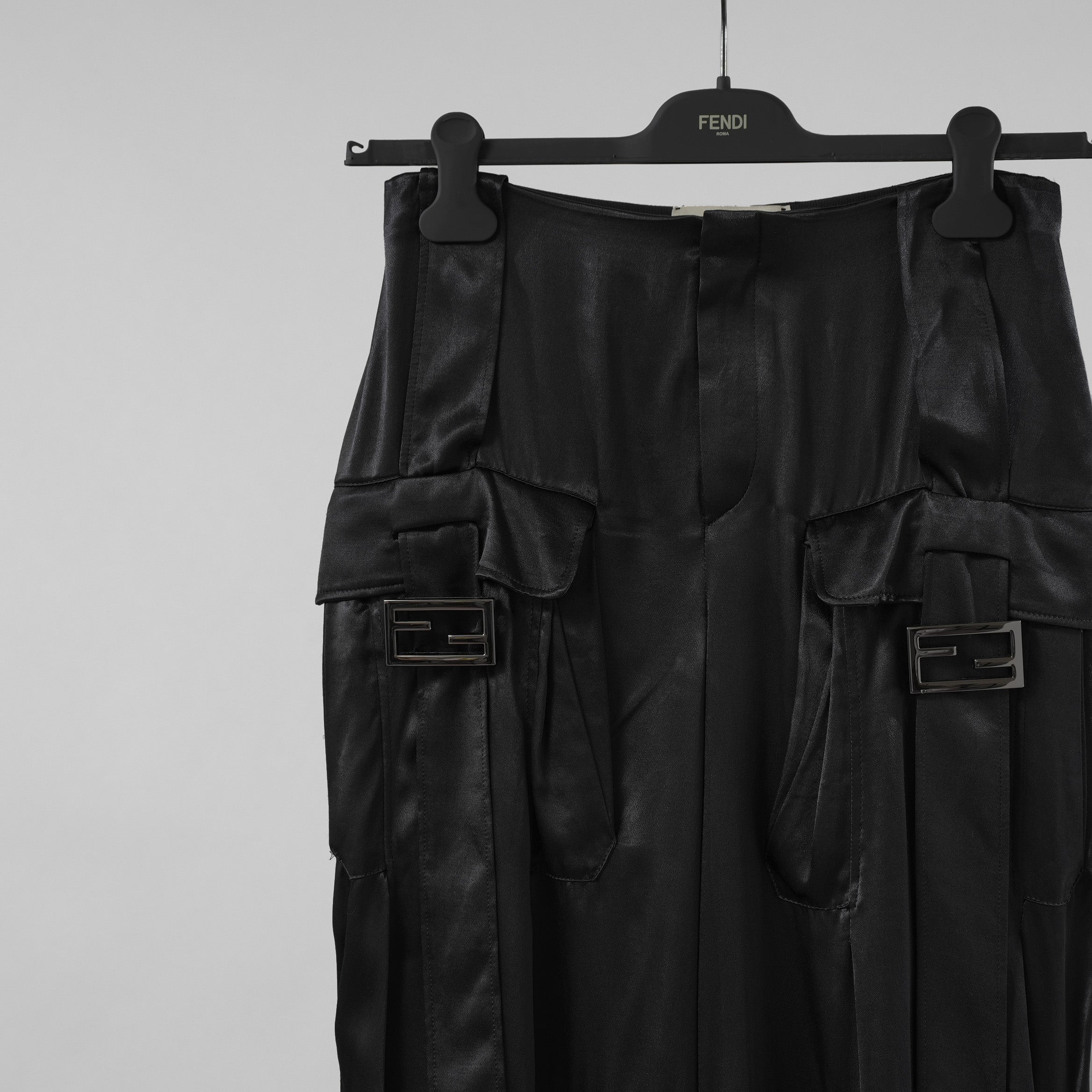 FENDI フェンディ / 美品 23SS FFバゲットバックル ビスコース ロングカーゴパンツ パンツ/ FR6478 ANQ9 / size 40 (BLACK) レディース