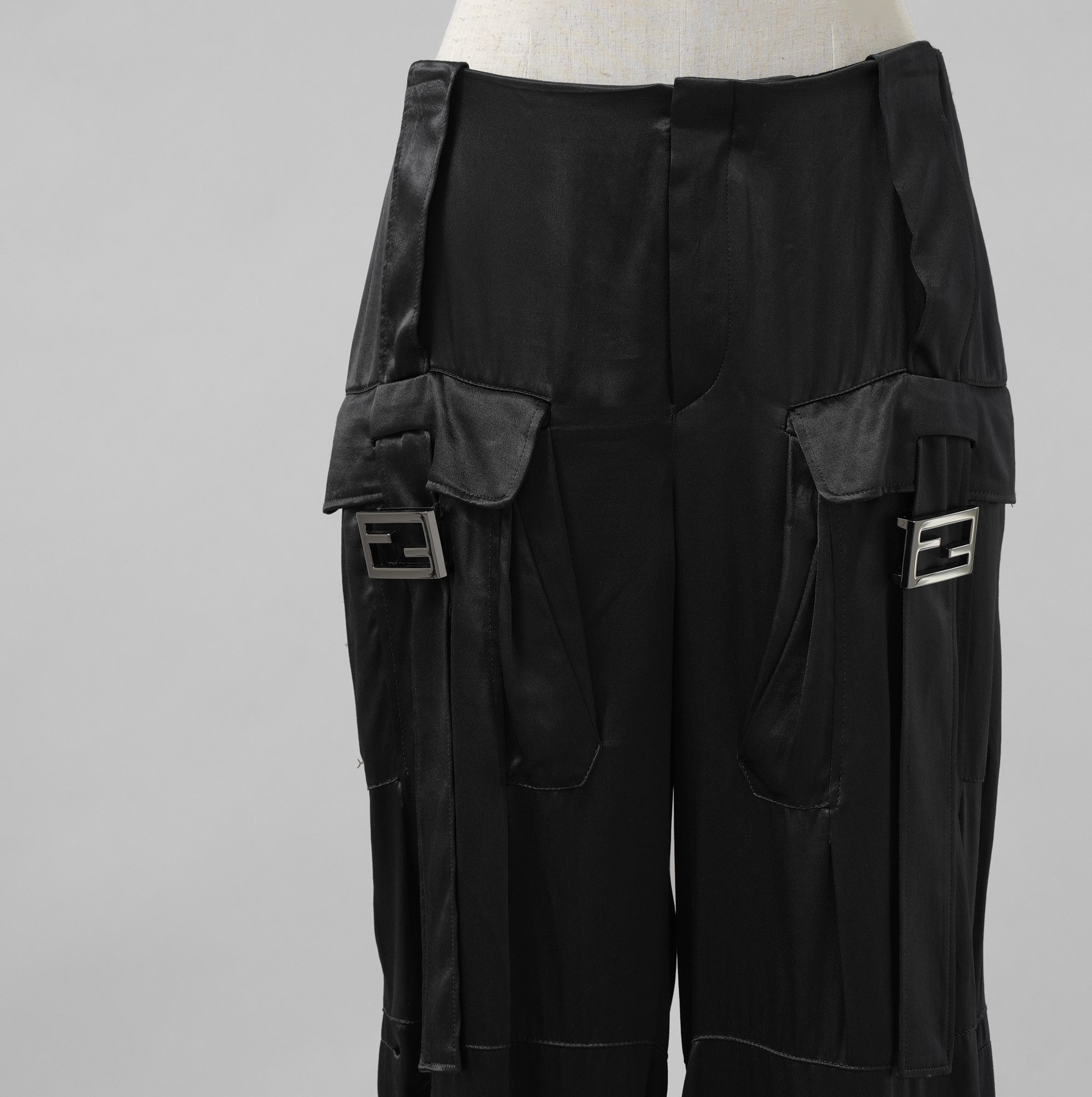 FENDI フェンディ / 美品 23SS FFバゲットバックル ビスコース ロングカーゴパンツ パンツ/ FR6478 ANQ9 / size 40 (BLACK) レディース