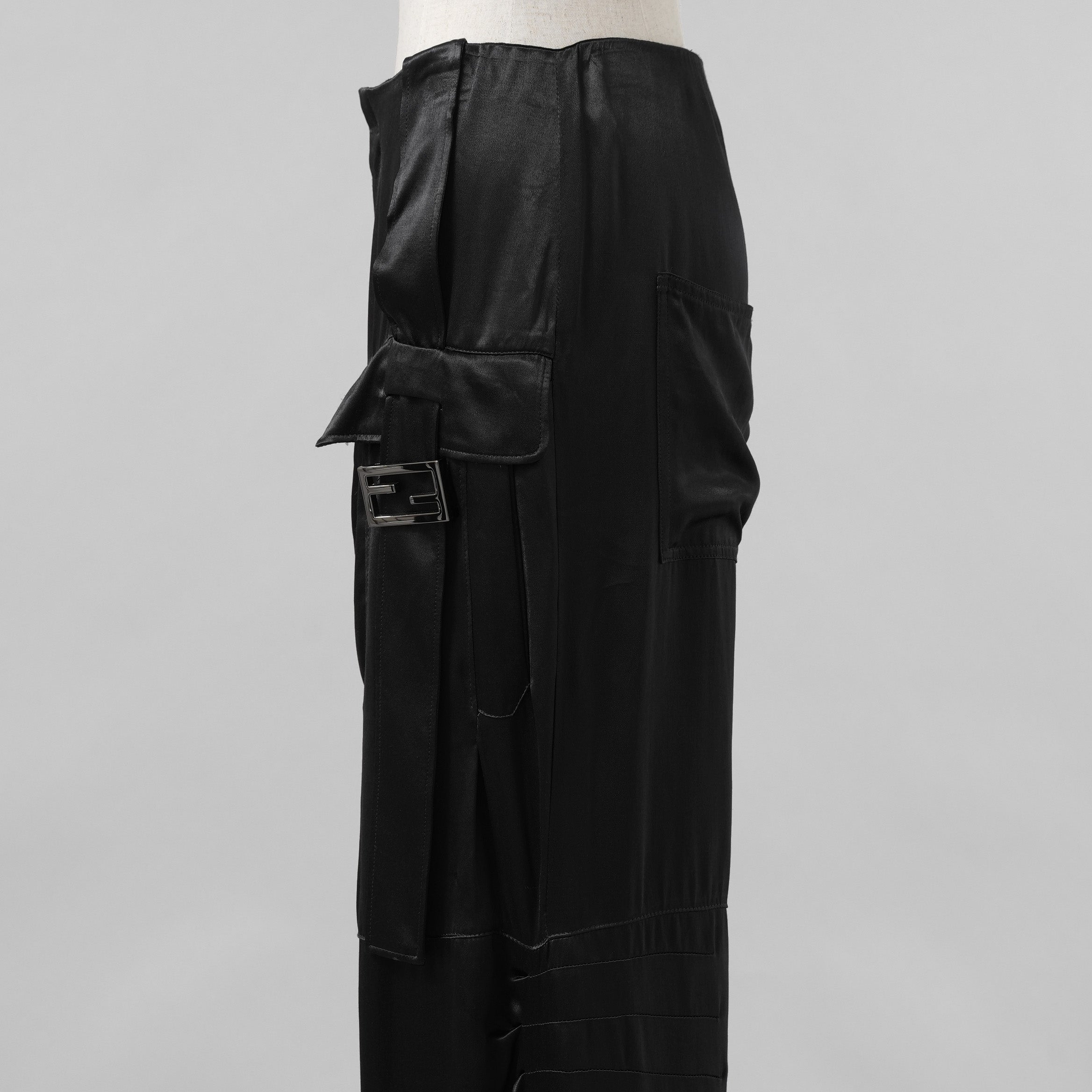 FENDI フェンディ / 美品 23SS FFバゲットバックル ビスコース ロングカーゴパンツ パンツ/ FR6478 ANQ9 / size 40 (BLACK) レディース