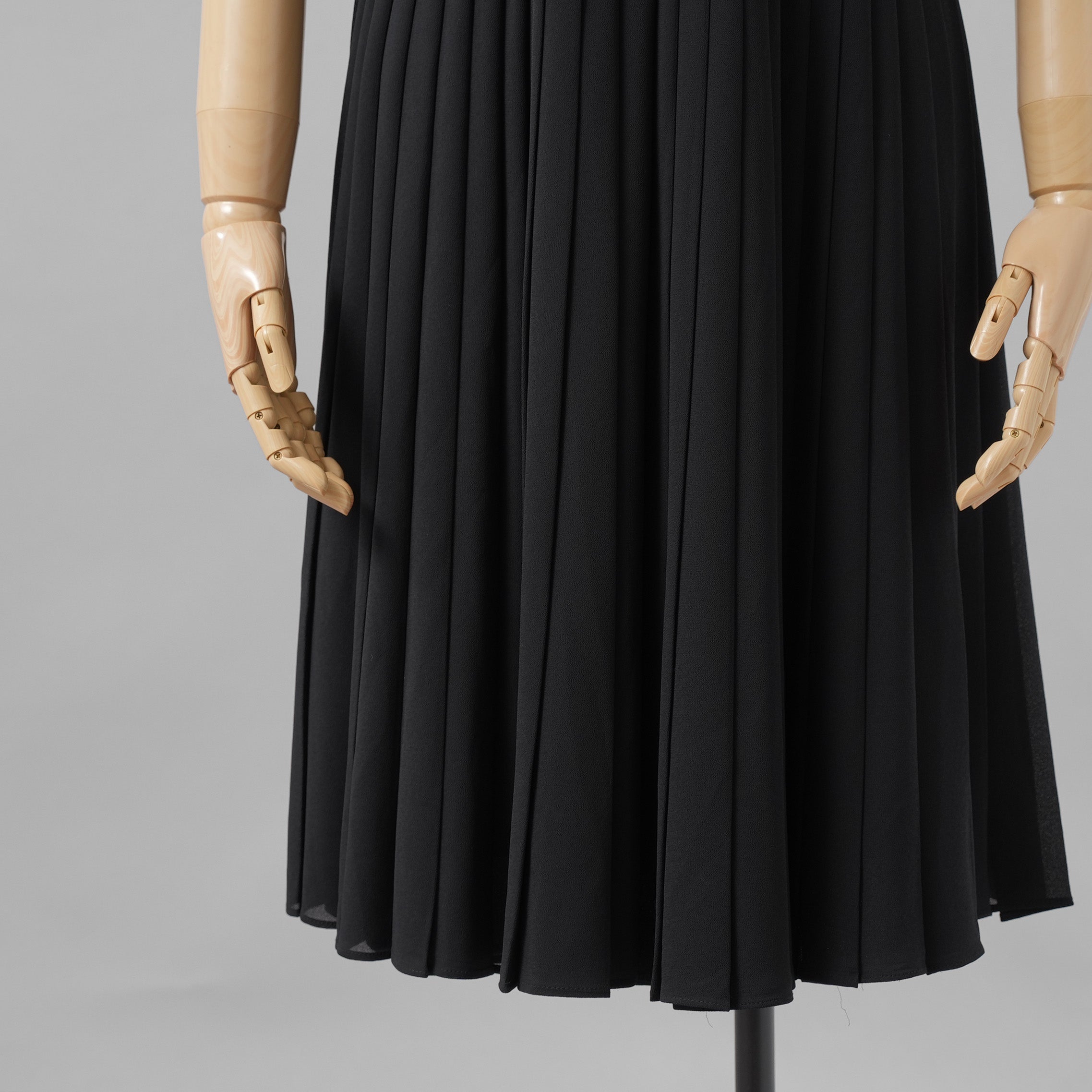 RED VALENTINO レッド ヴァレンティノ / 美品 19AW プリーツ シフォン ジュエル ドレス ワンピース / SR3VA03G 4CB / size 40 (BLACK) レディース