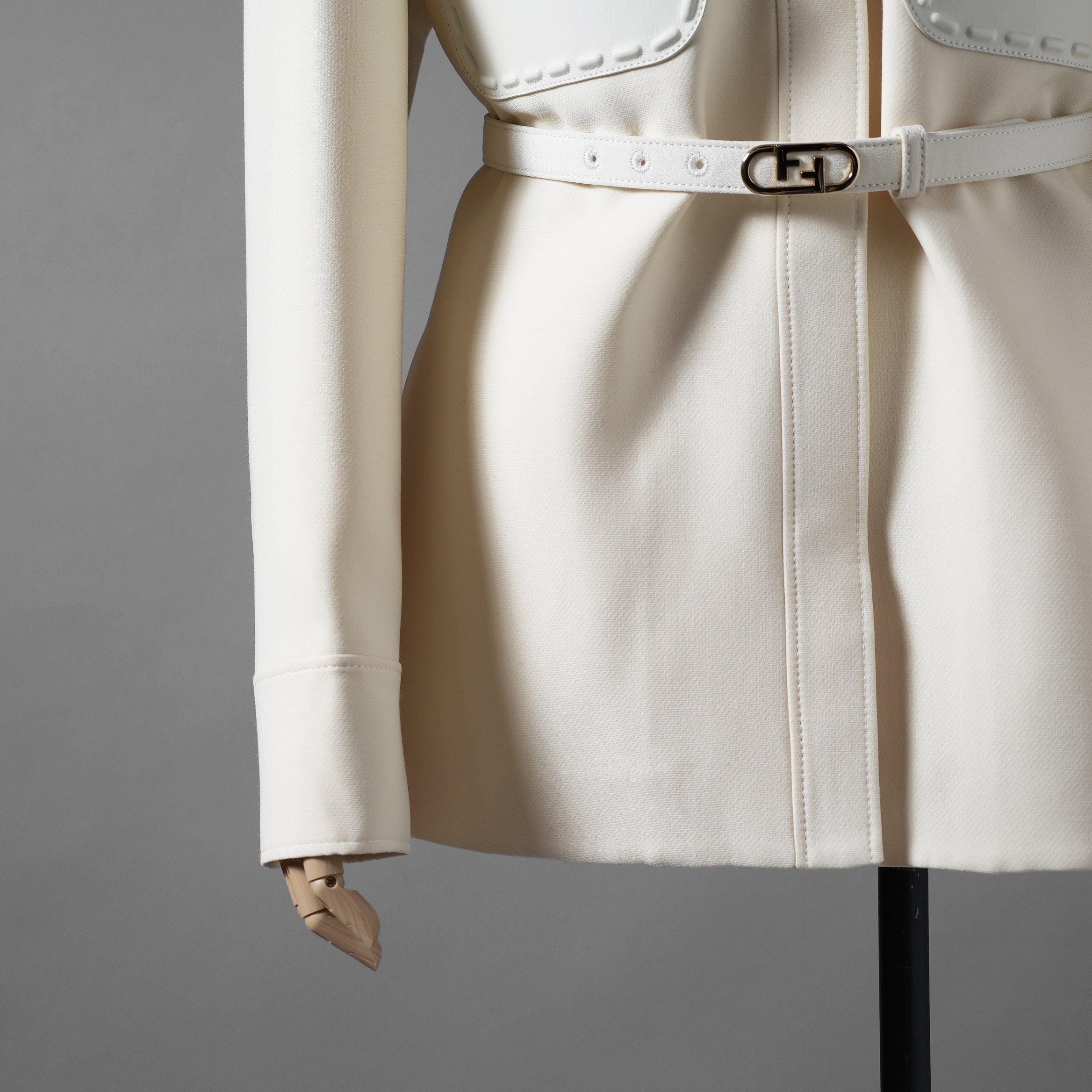 FENDI フェンディ / 24AW 美品 ウールシルク ベルト付 シャツ ジャケット / FJ7262 AC4G / size 38 (IVORY) レディース