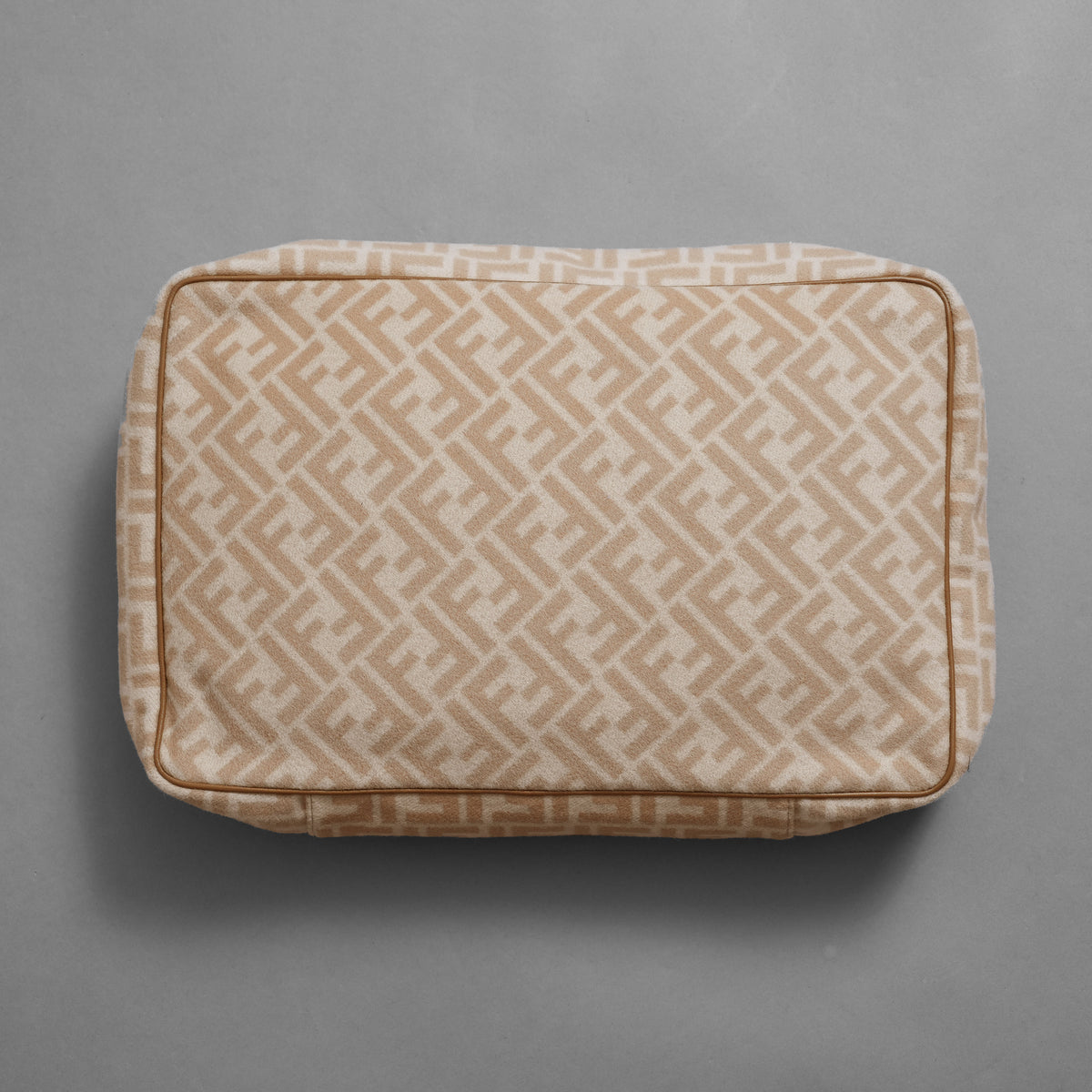 FENDI フェンディ / 美品 ズッカ柄 ポーチ トラベルポーチ バッグ / 8N0177 AHJN 2194927 / BEIGE 352193-izm
