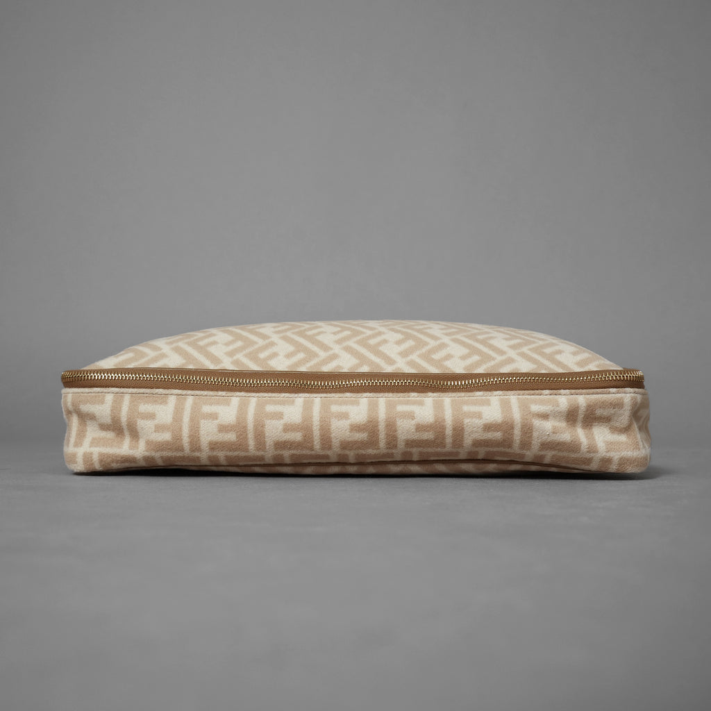 FENDI フェンディ / 美品 ズッカ柄 ポーチ トラベルポーチ バッグ / 8N0177 AHJN 2194927 / BEIGE 352193-izm
