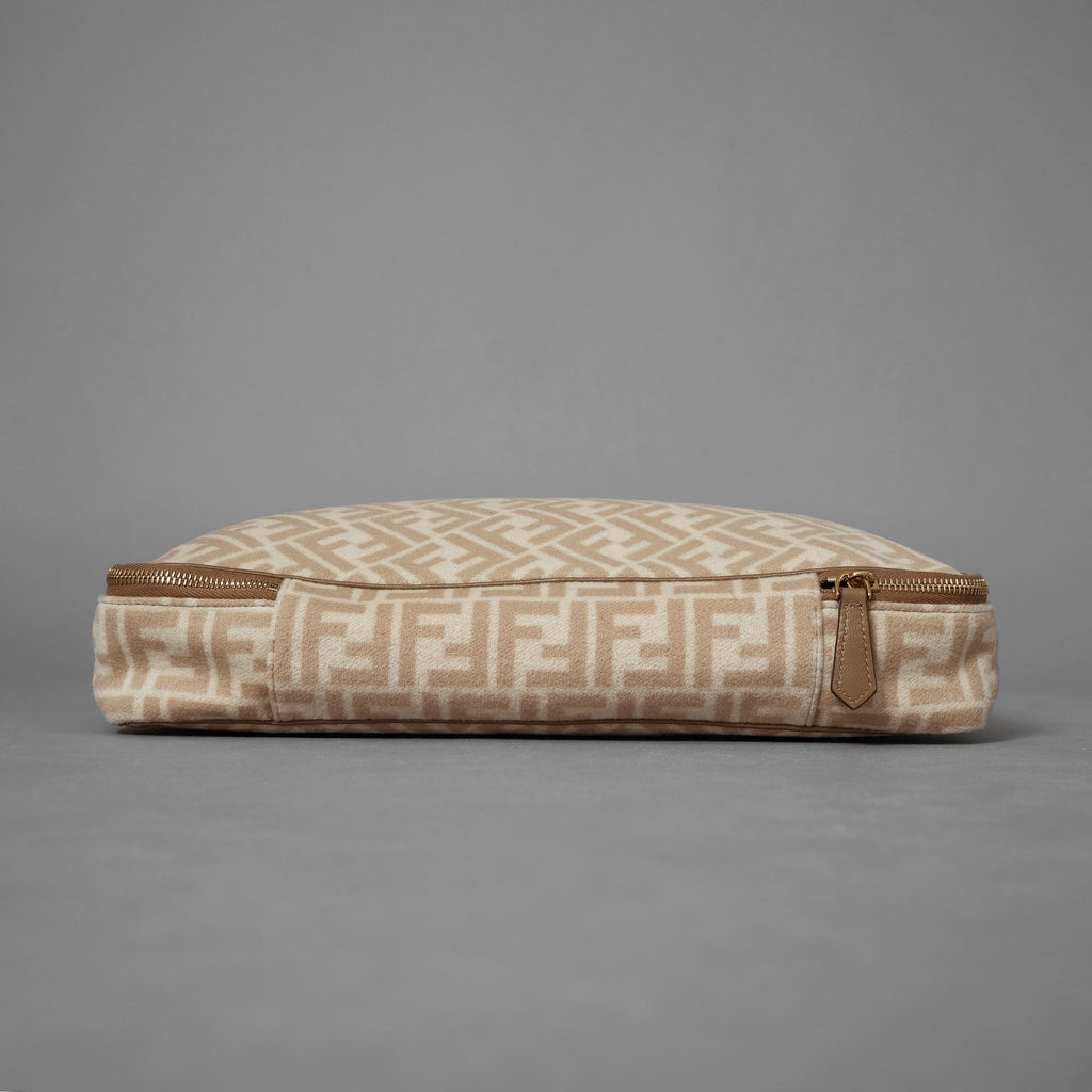 FENDI フェンディ / 美品 ズッカ柄 ポーチ トラベルポーチ バッグ / 8N0177 AHJN 2194927 / BEIGE 352193-izm