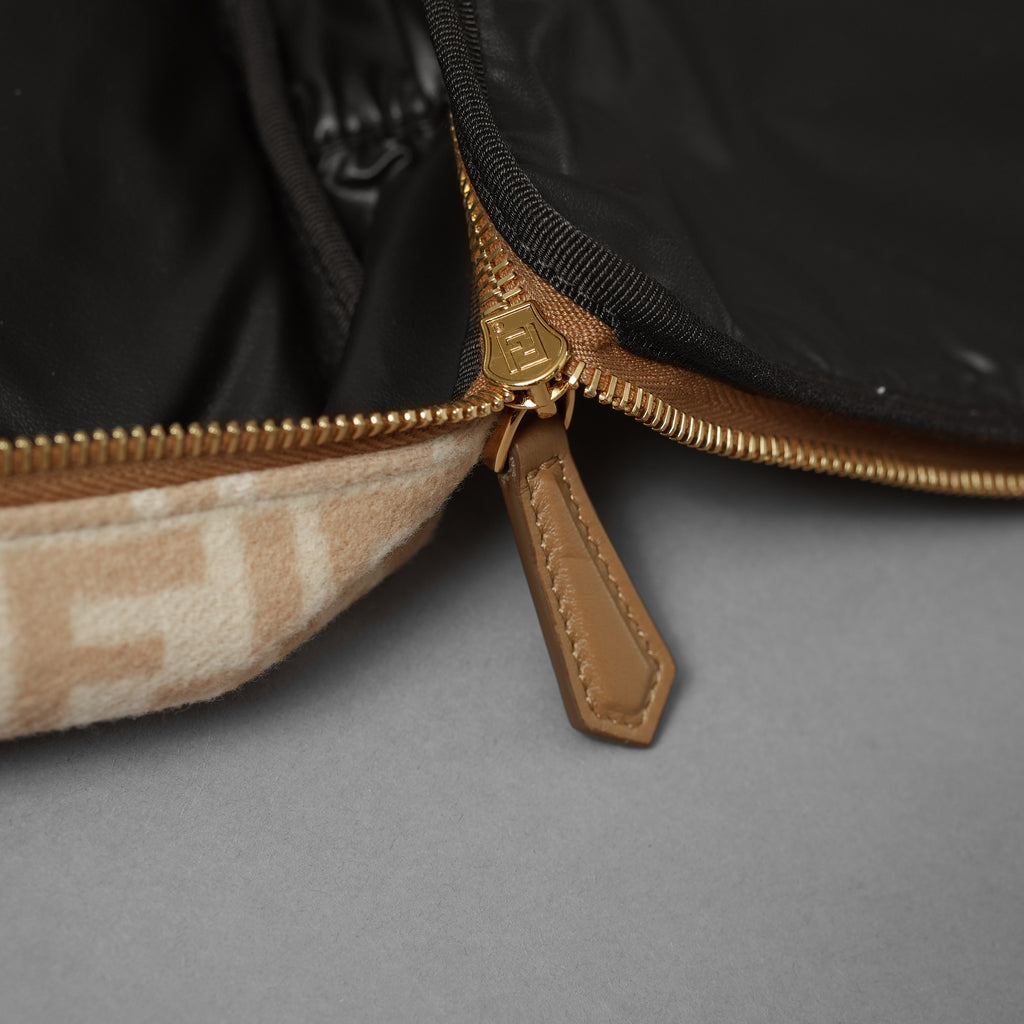 FENDI フェンディ / 美品 ズッカ柄 ポーチ トラベルポーチ バッグ / 8N0177 AHJN 2194927 / BEIGE 352193-izm